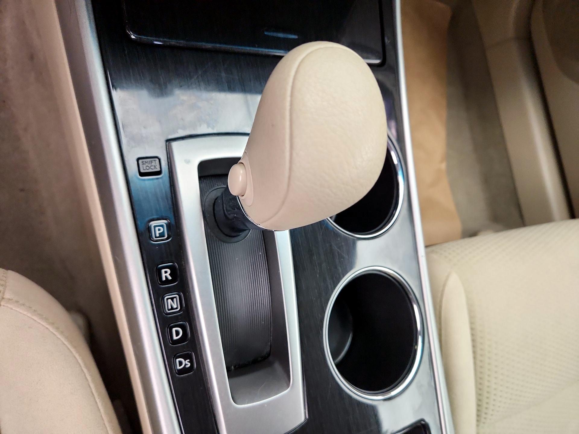 Thumbnail: 2014 Nissan Altima - 16