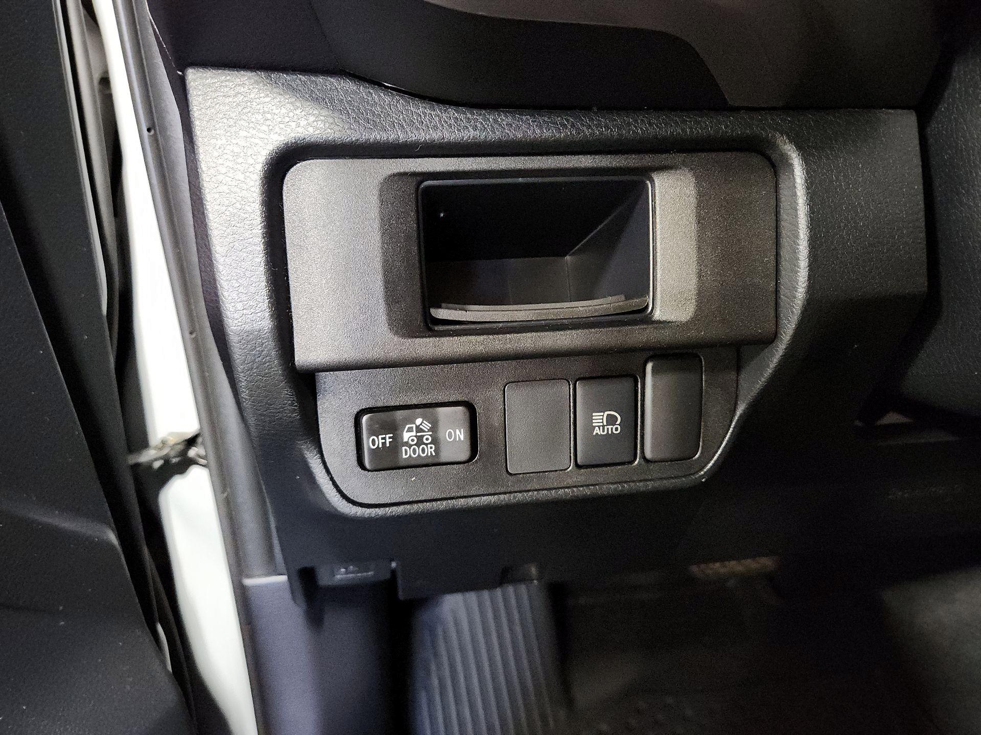 Thumbnail: 2019 Toyota Tacoma - 13