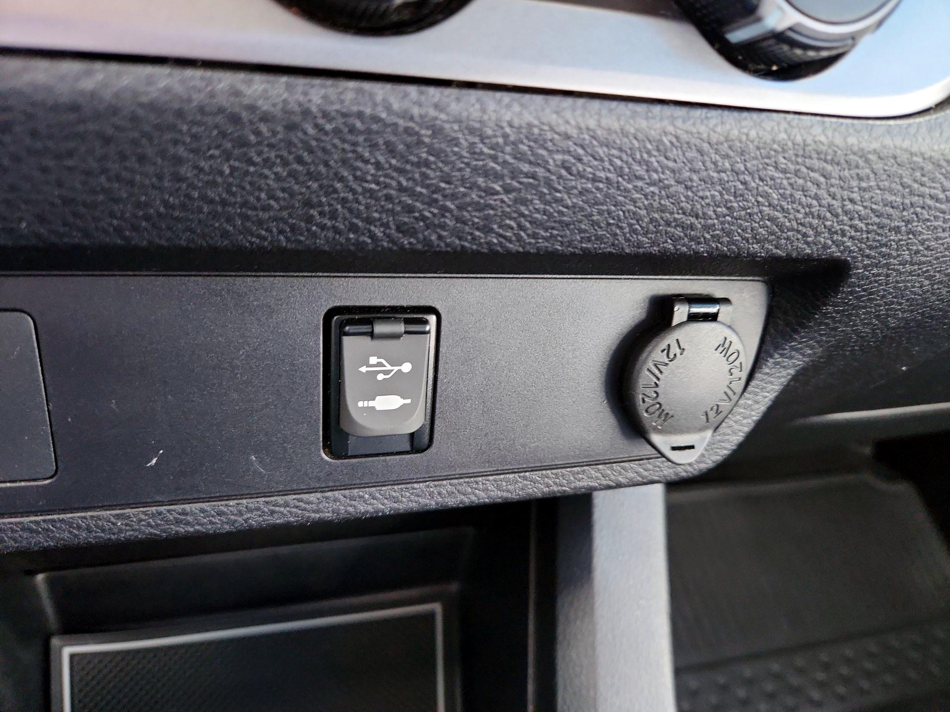 Thumbnail: 2019 Toyota Tacoma - 18