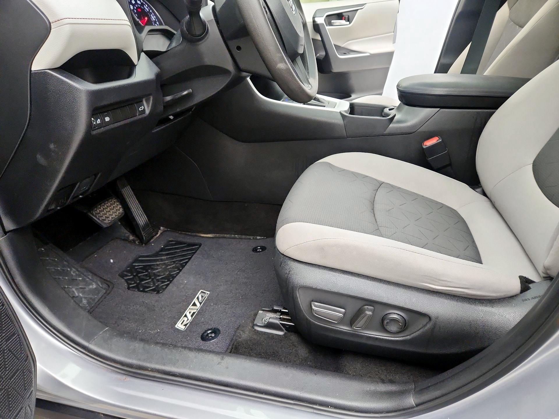 Thumbnail: 2021 Toyota RAV4 - 11