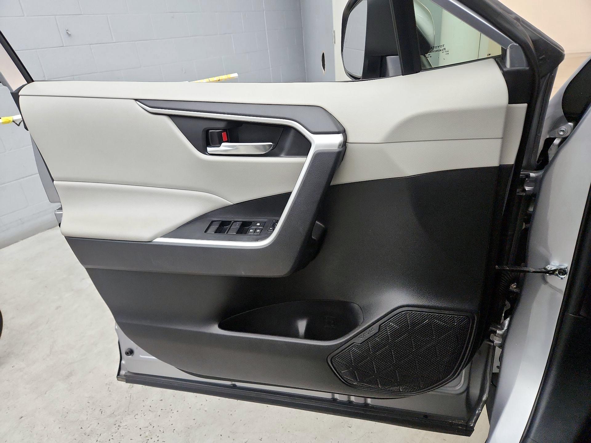 Thumbnail: 2021 Toyota RAV4 - 12