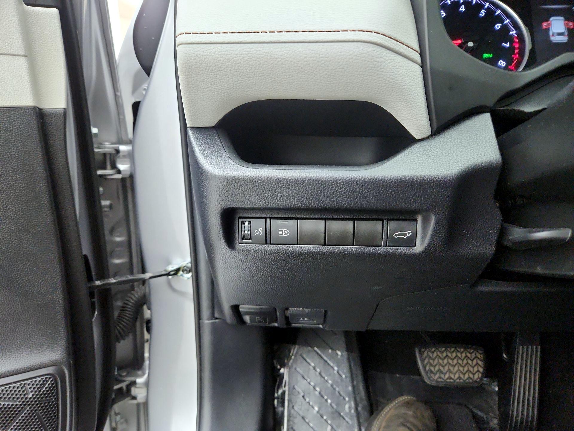 Thumbnail: 2021 Toyota RAV4 - 13