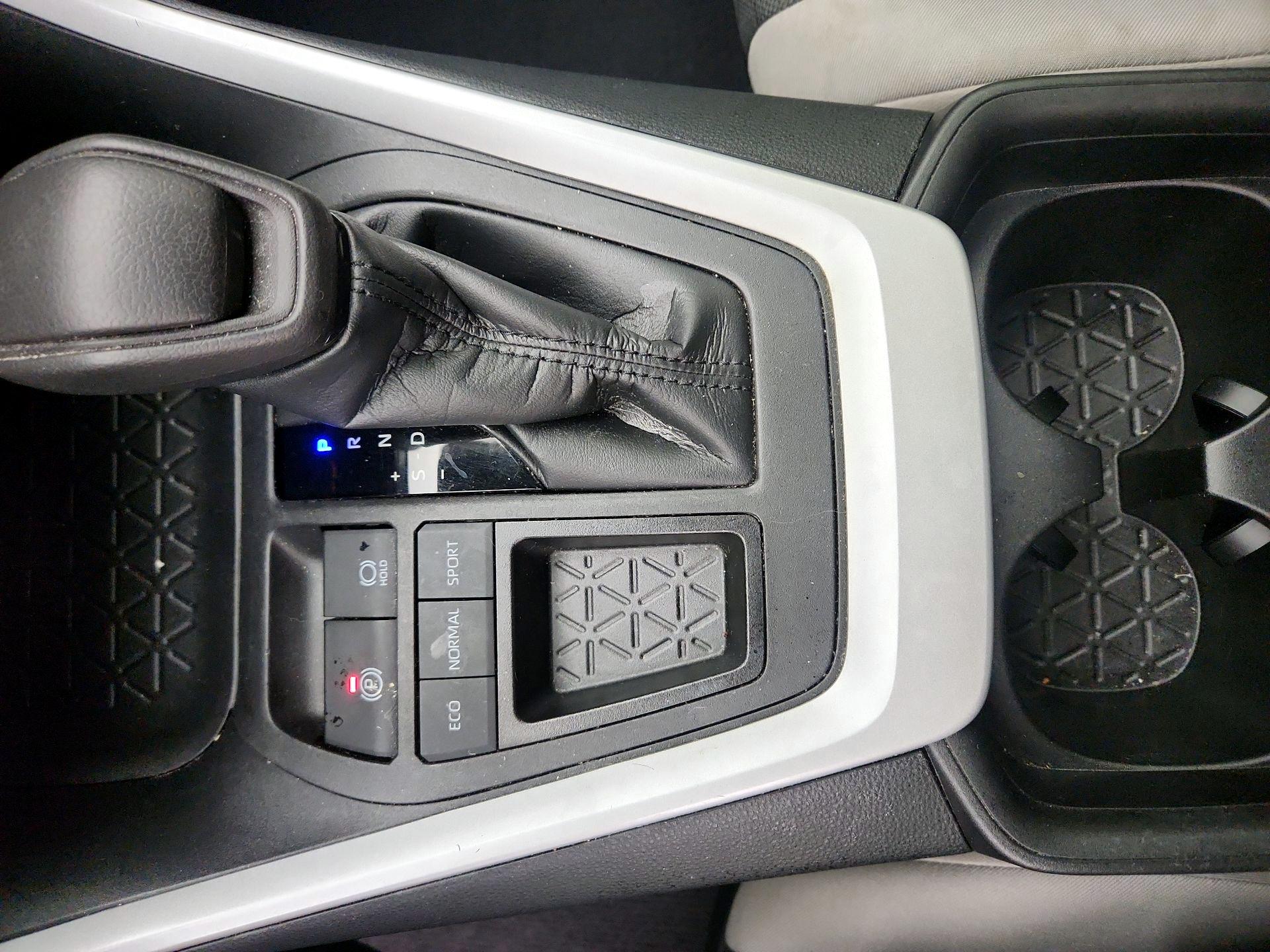 Thumbnail: 2021 Toyota RAV4 - 17