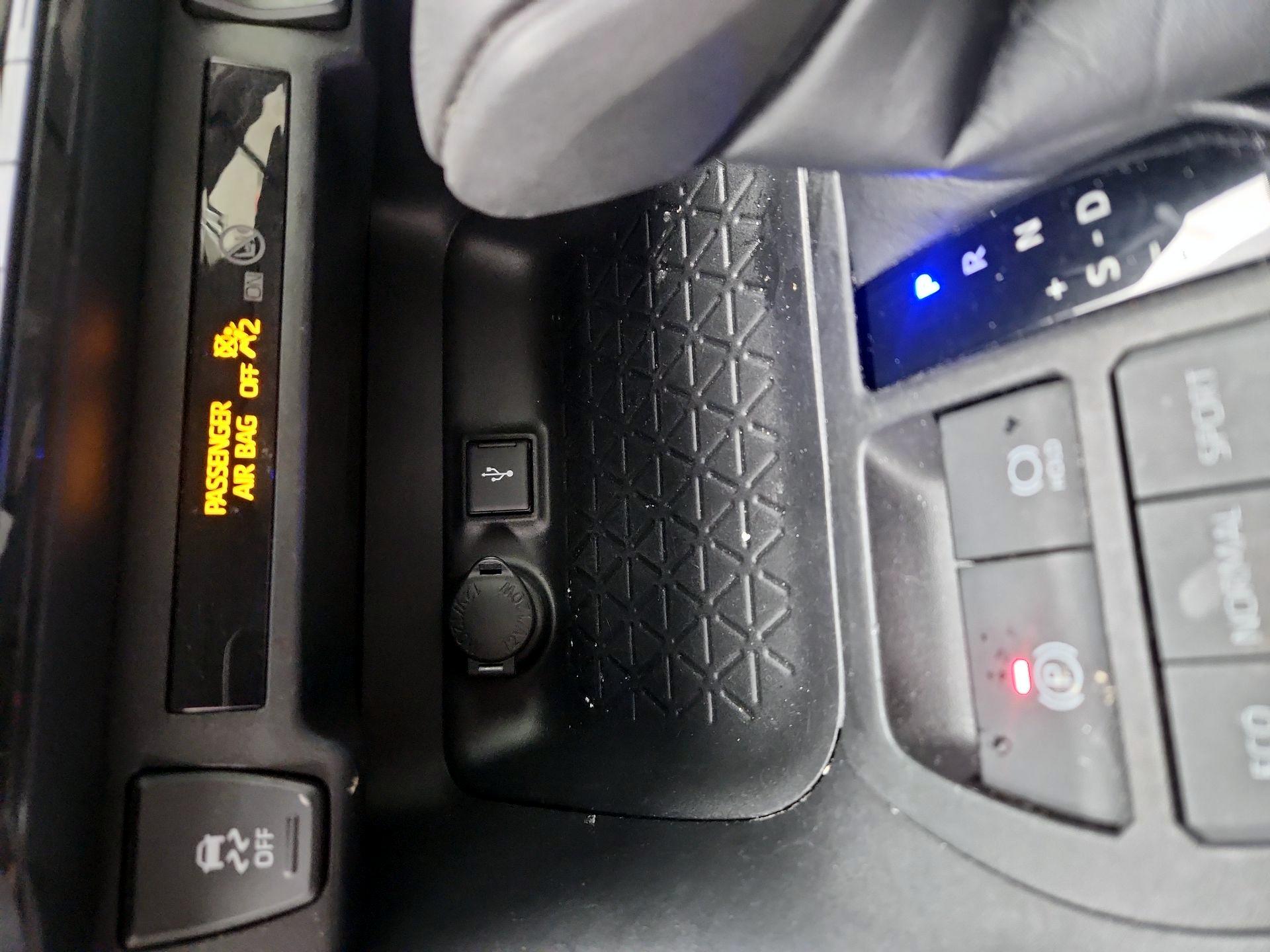 Thumbnail: 2021 Toyota RAV4 - 18