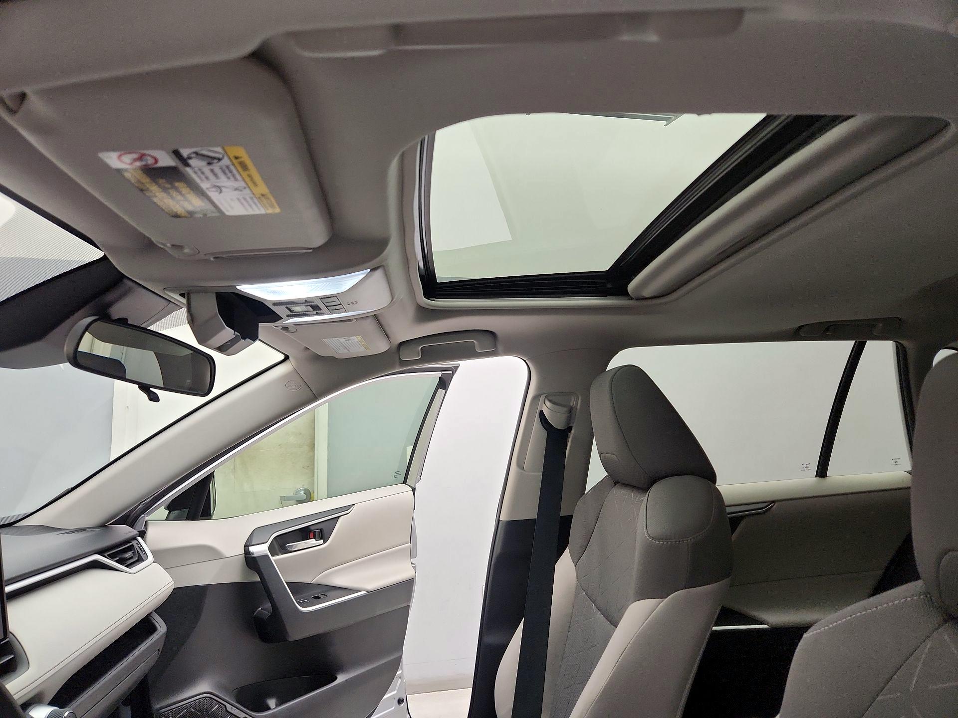 Thumbnail: 2021 Toyota RAV4 - 19