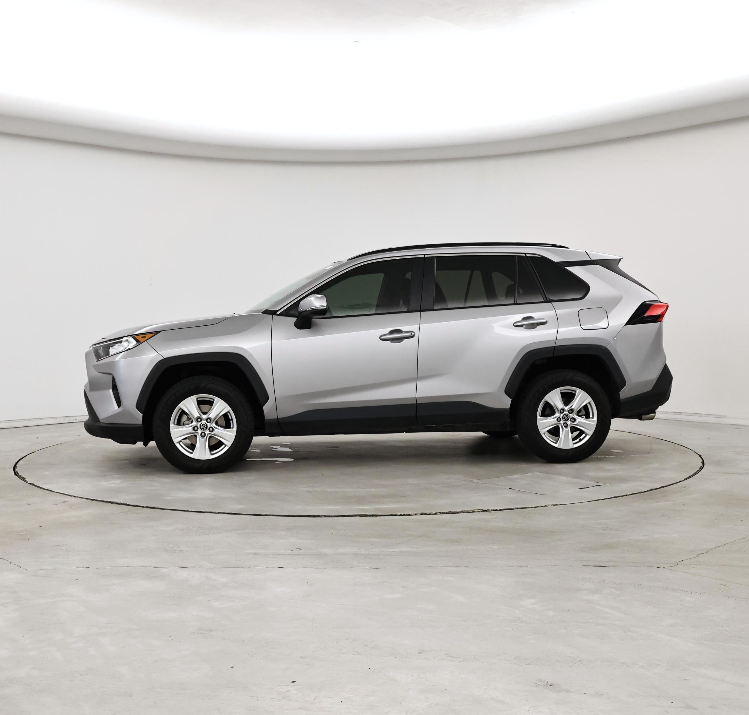 Thumbnail: 2021 Toyota RAV4 - 3