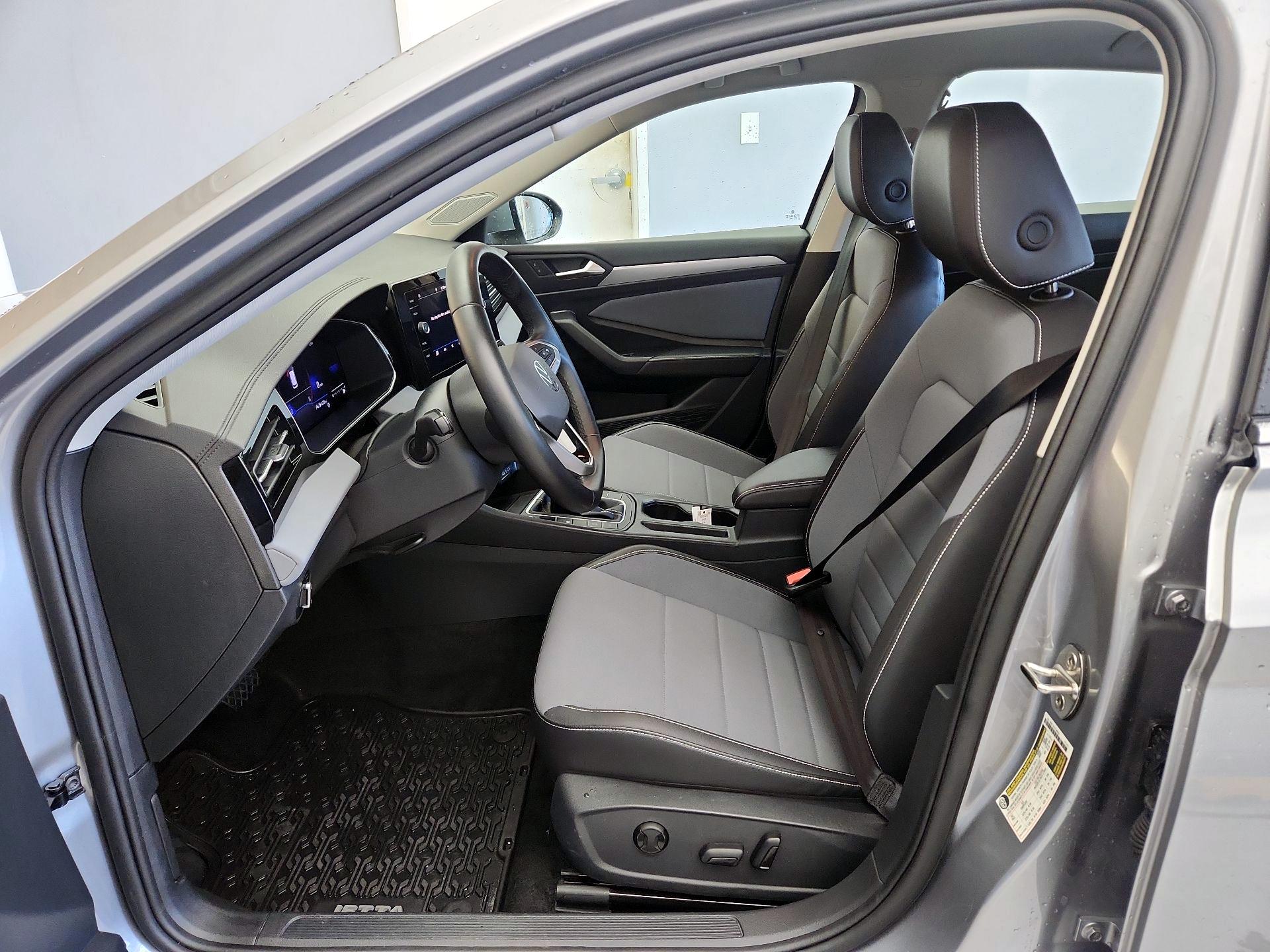 Thumbnail: 2025 Volkswagen Jetta - 11