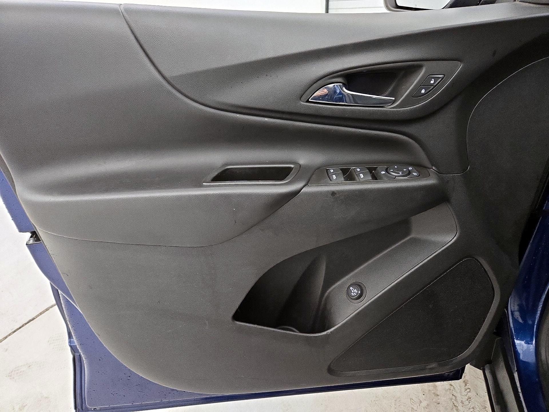 Thumbnail: 2022 Chevrolet Equinox - 12