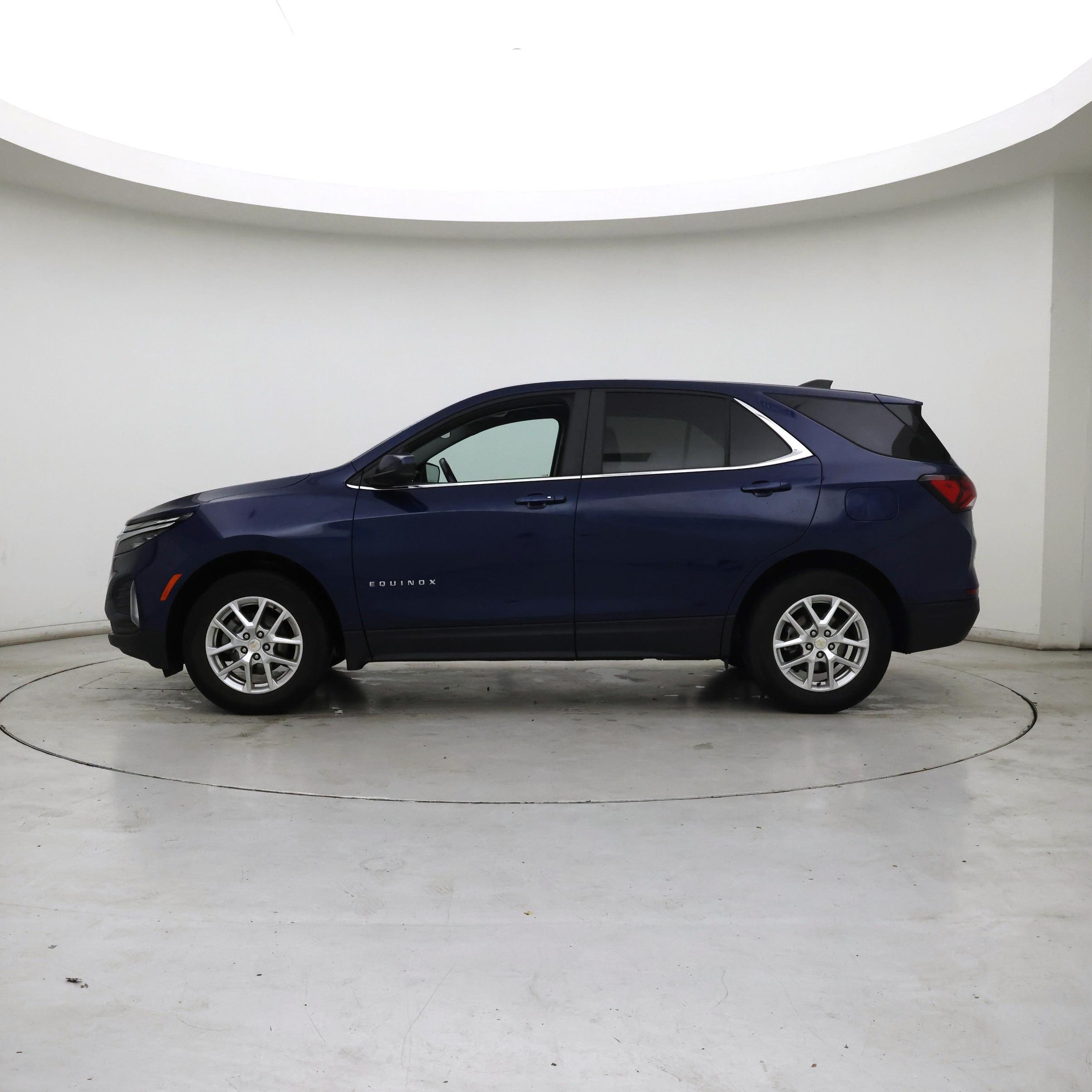 Thumbnail: 2022 Chevrolet Equinox - 3