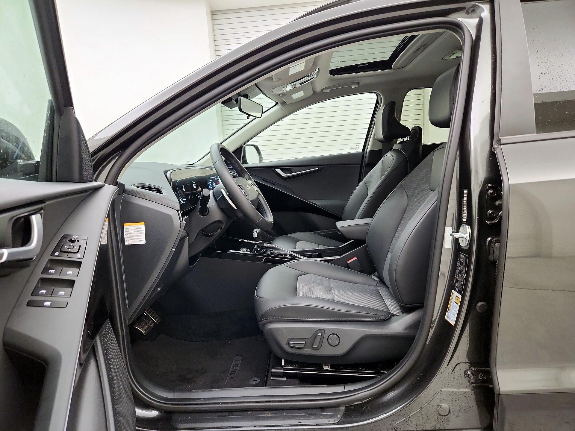 Thumbnail: 2023 Kia Niro - 11