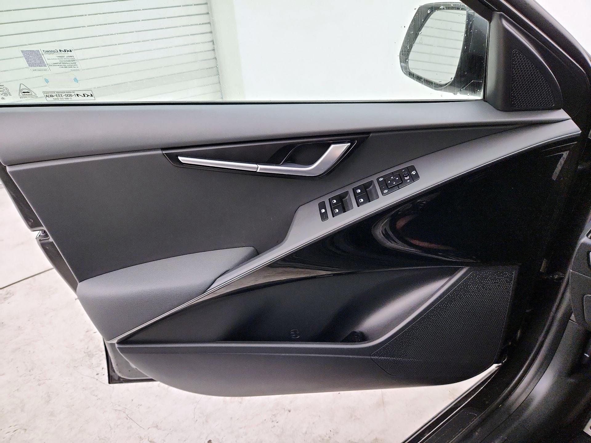 Thumbnail: 2023 Kia Niro - 12