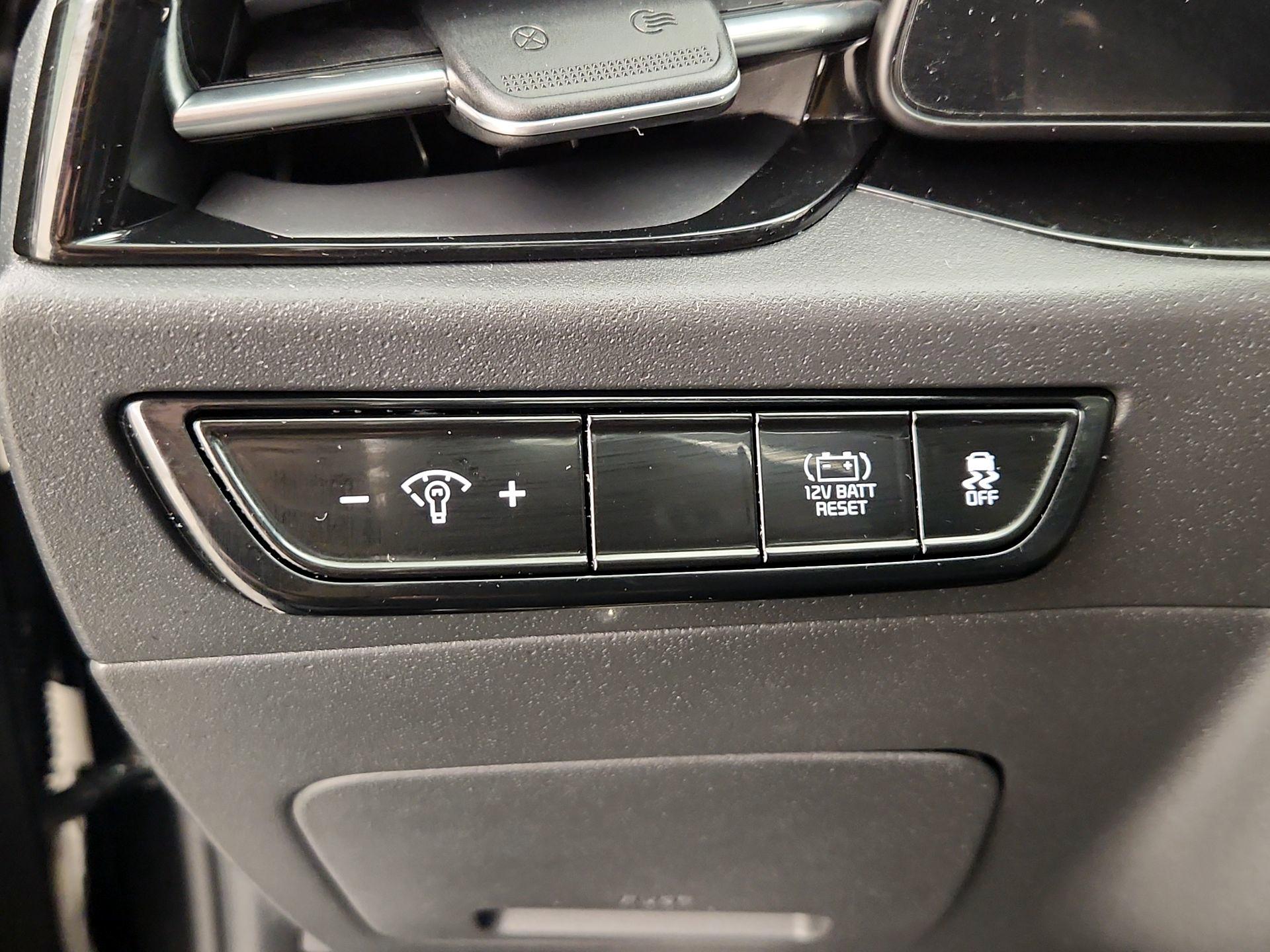 Thumbnail: 2023 Kia Niro - 13