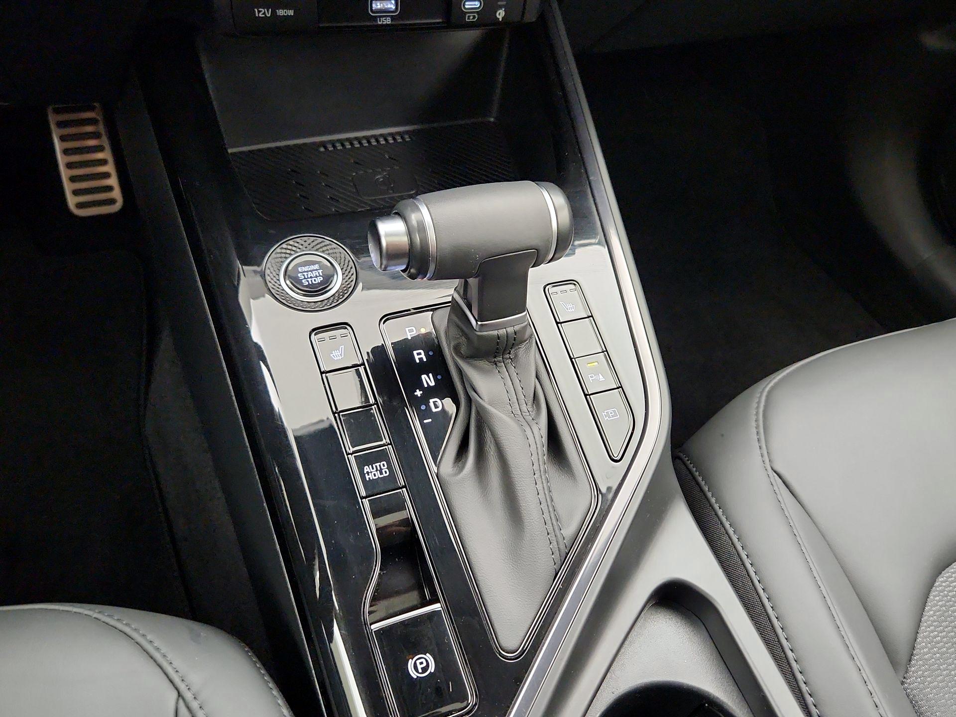 Thumbnail: 2023 Kia Niro - 18