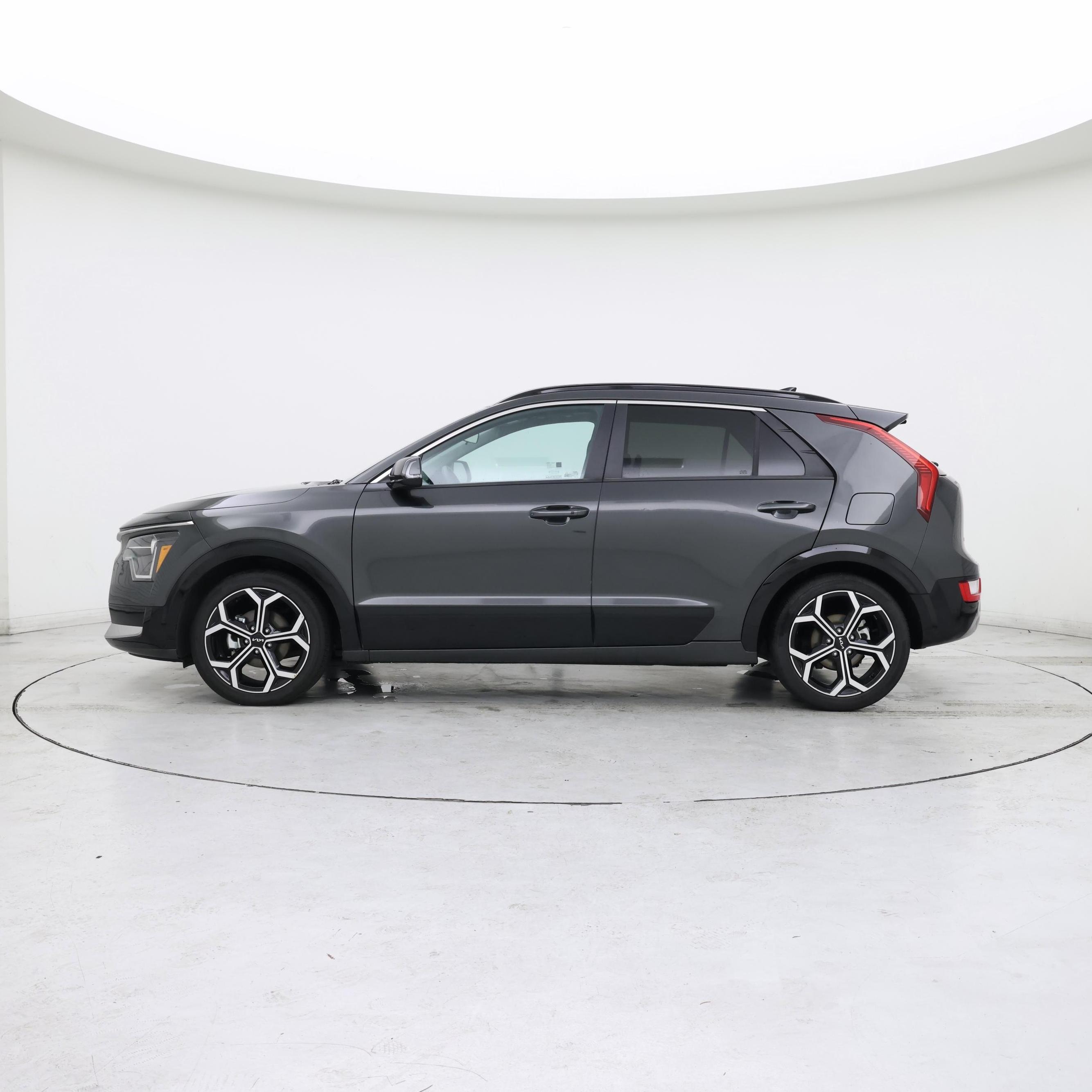 Thumbnail: 2023 Kia Niro - 3