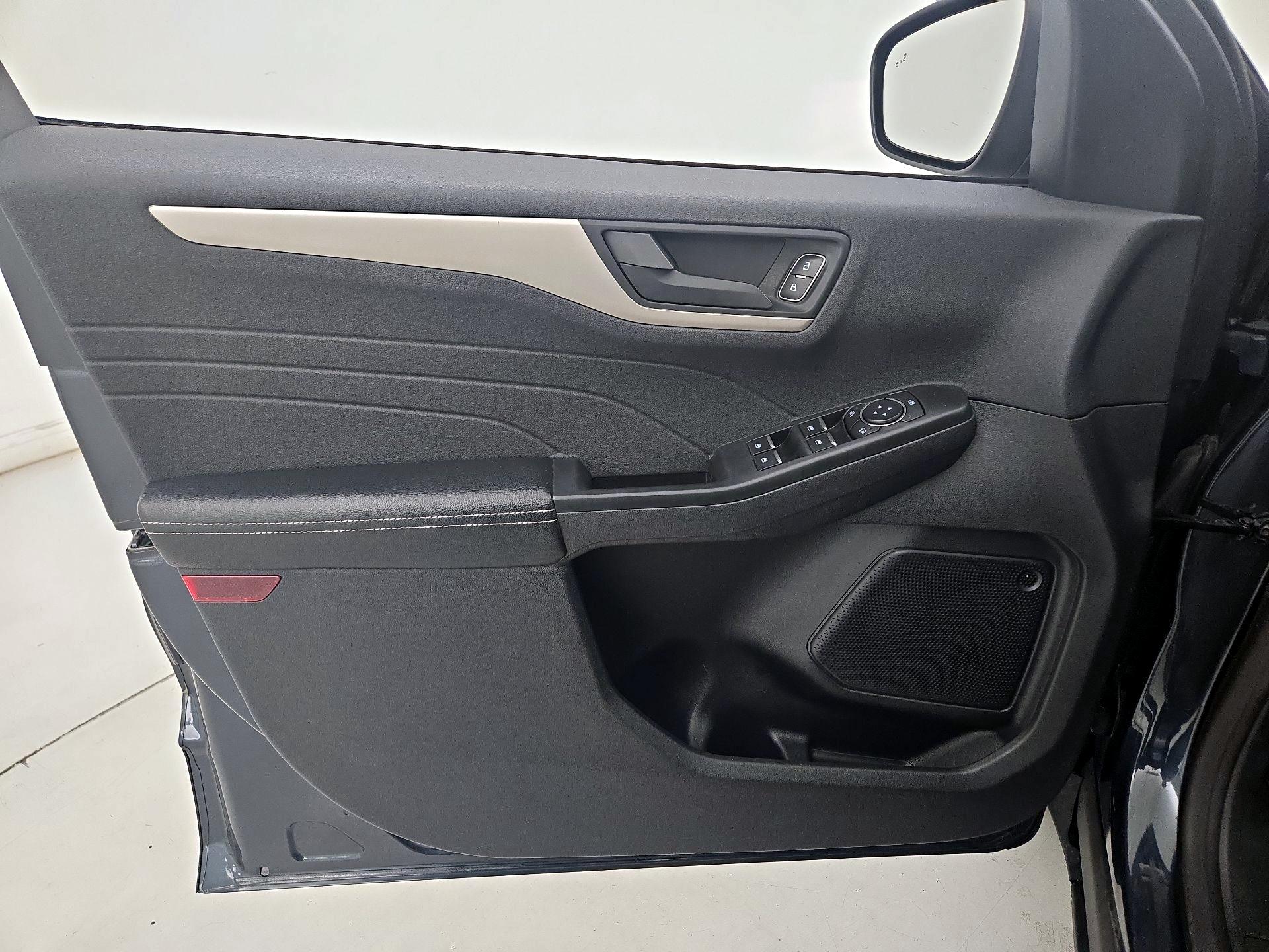 Thumbnail: 2022 Ford Escape - 12