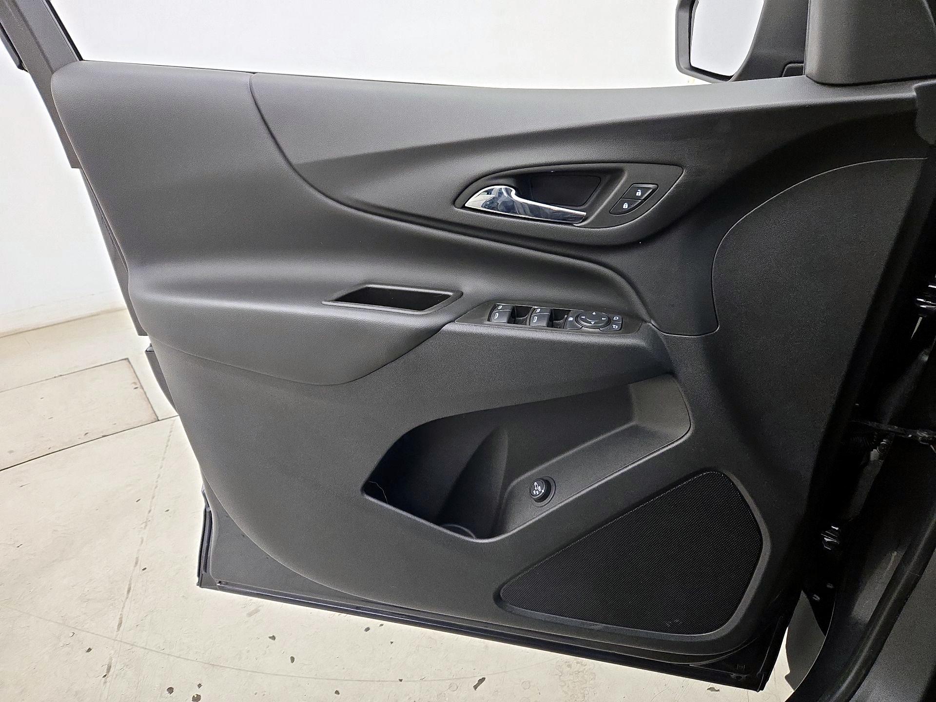 Thumbnail: 2022 Chevrolet Equinox - 12