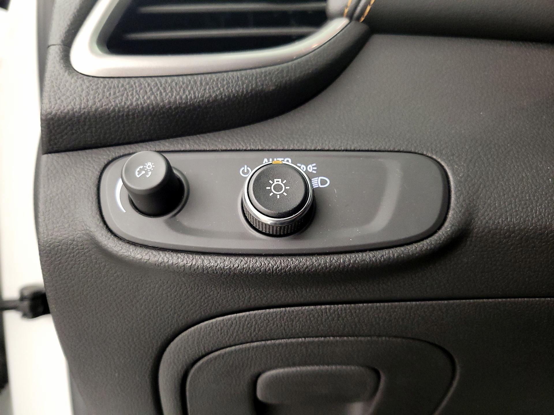 Thumbnail: 2022 Chevrolet Trax - 13