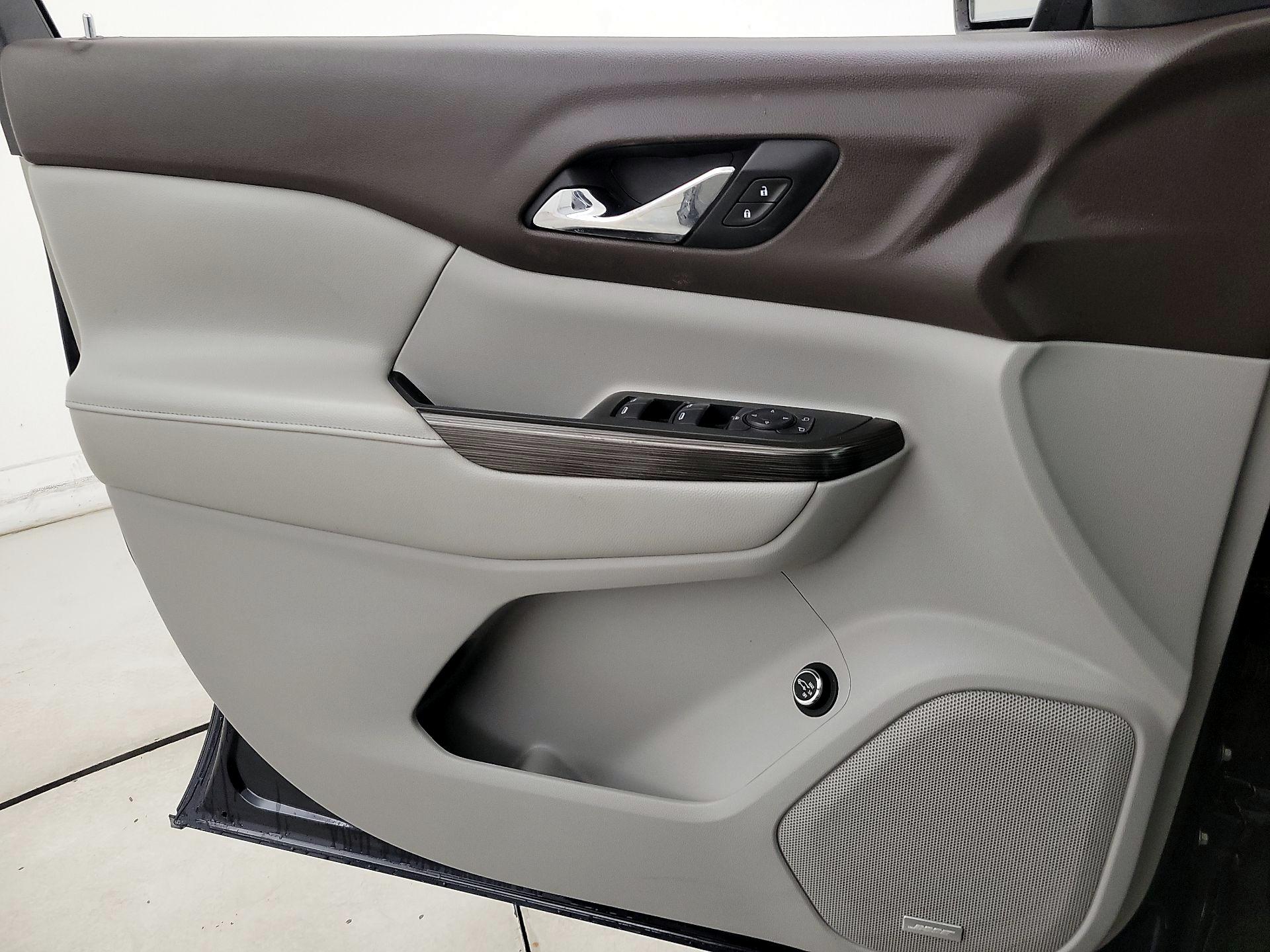 Thumbnail: 2017 GMC Acadia - 12