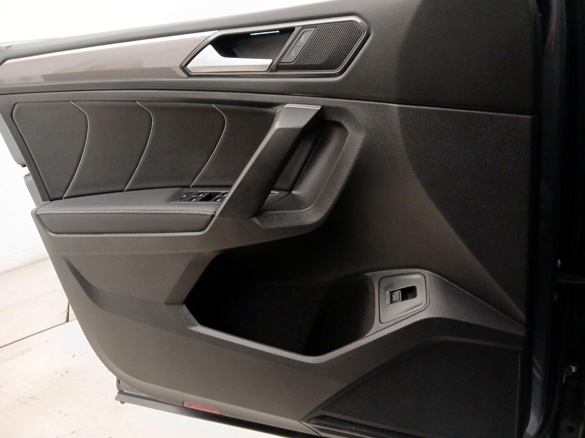 Thumbnail: 2022 Volkswagen Tiguan - 12