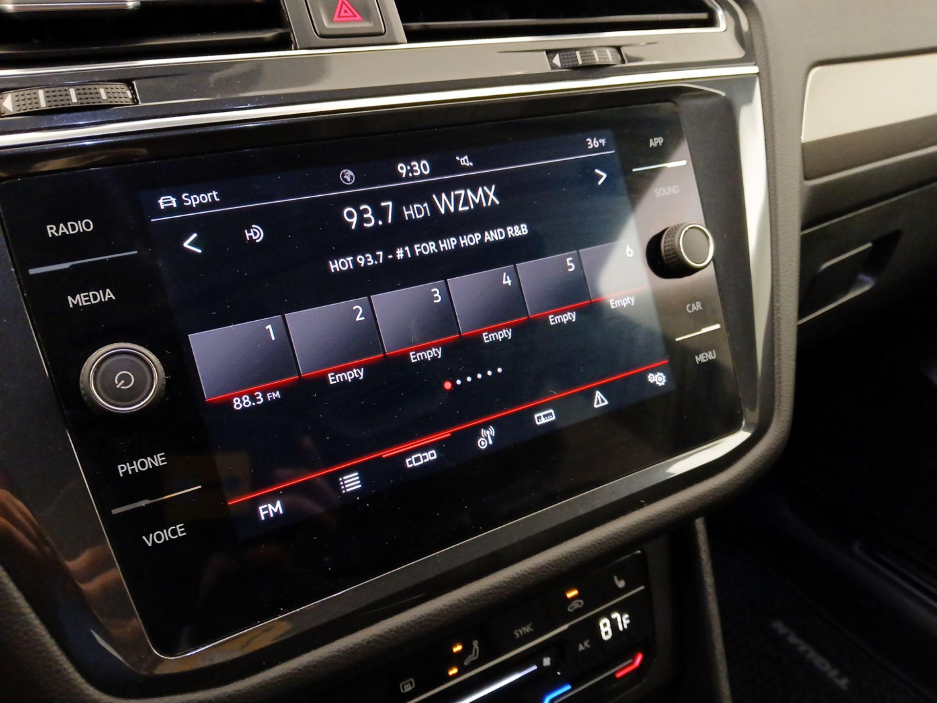 Thumbnail: 2022 Volkswagen Tiguan - 15