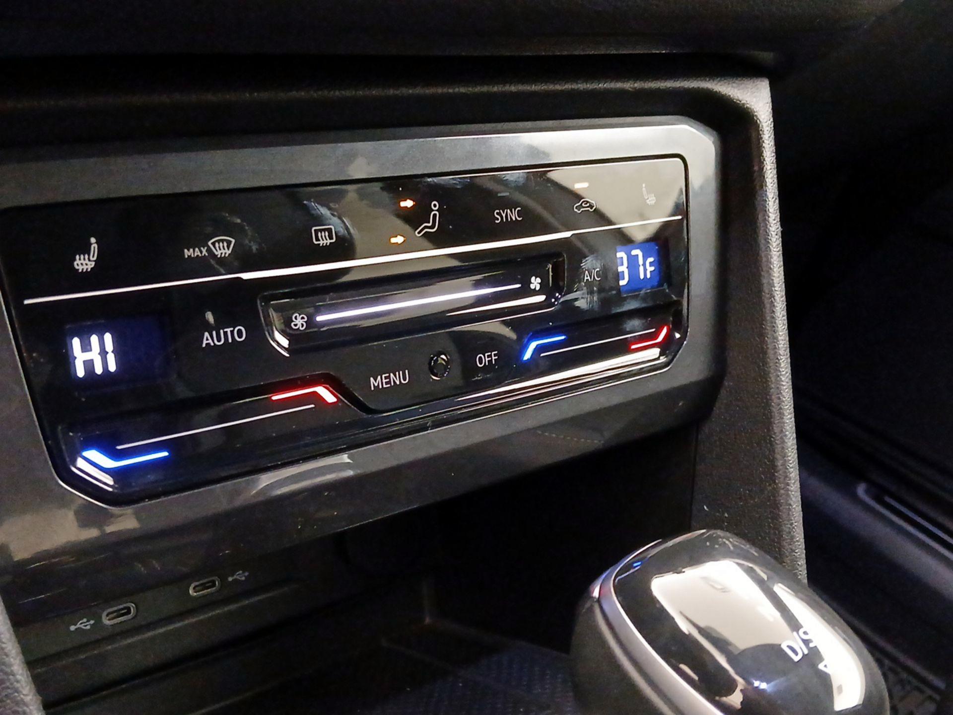 Thumbnail: 2022 Volkswagen Tiguan - 16