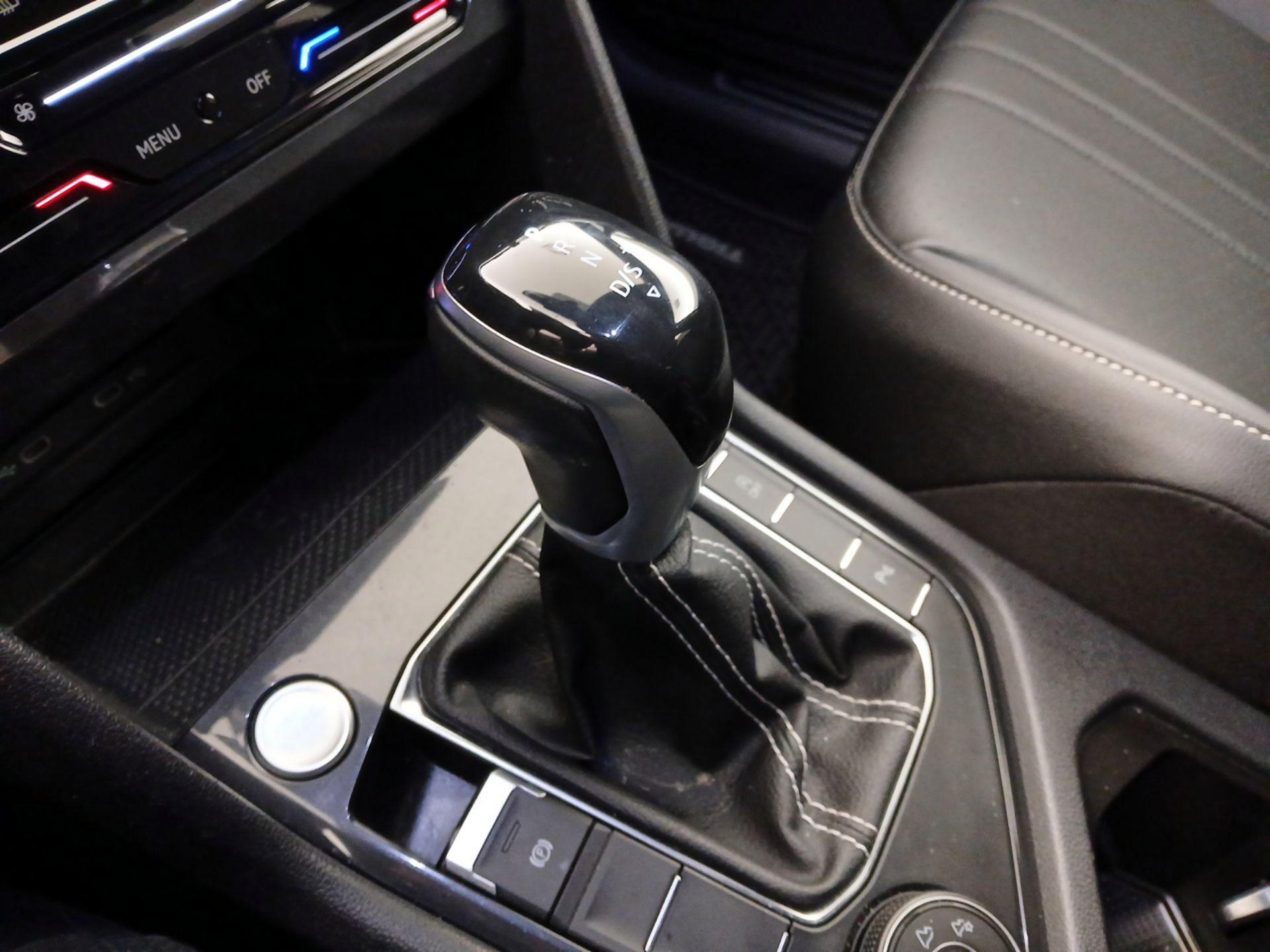 Thumbnail: 2022 Volkswagen Tiguan - 17