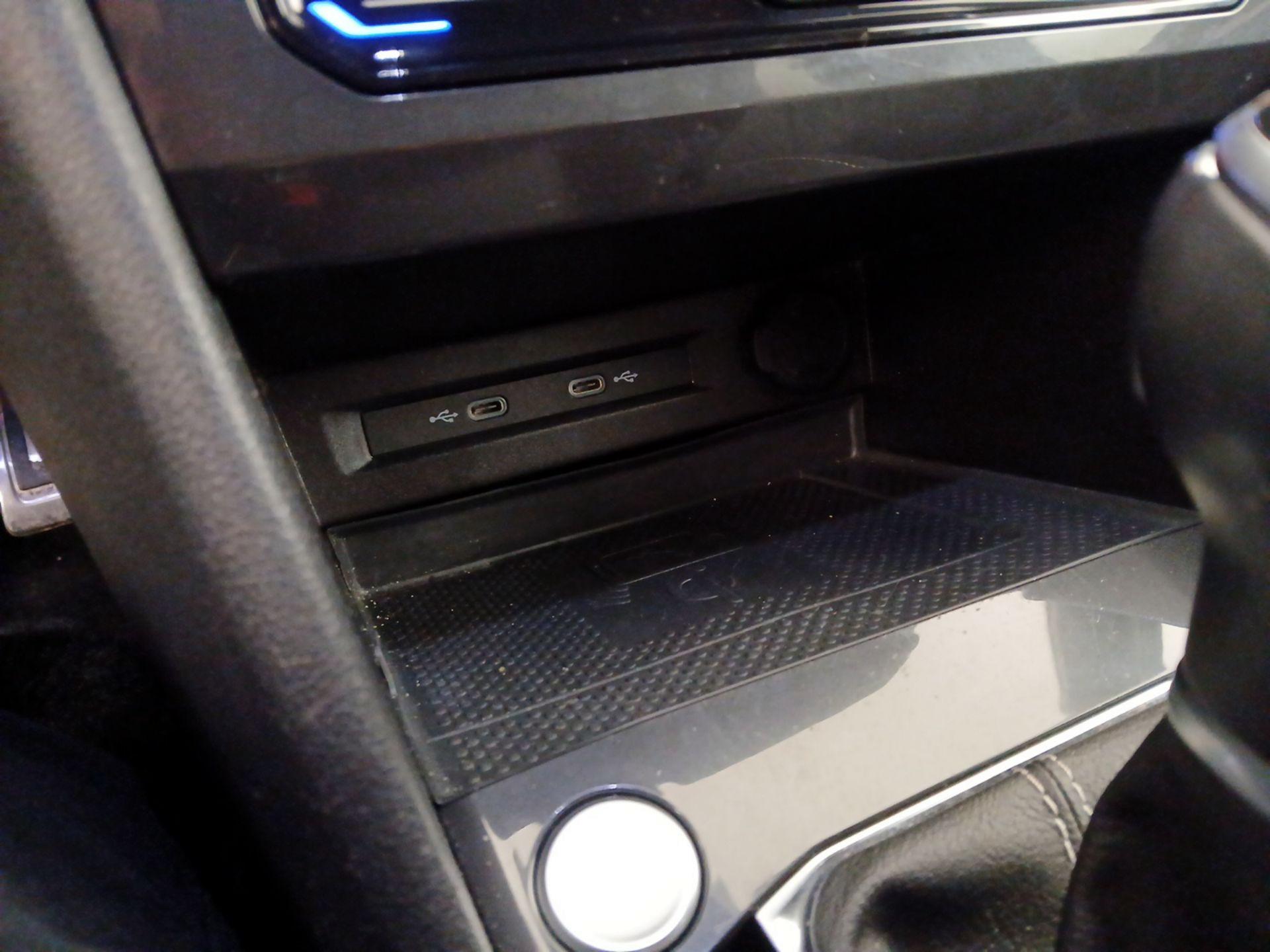 Thumbnail: 2022 Volkswagen Tiguan - 18