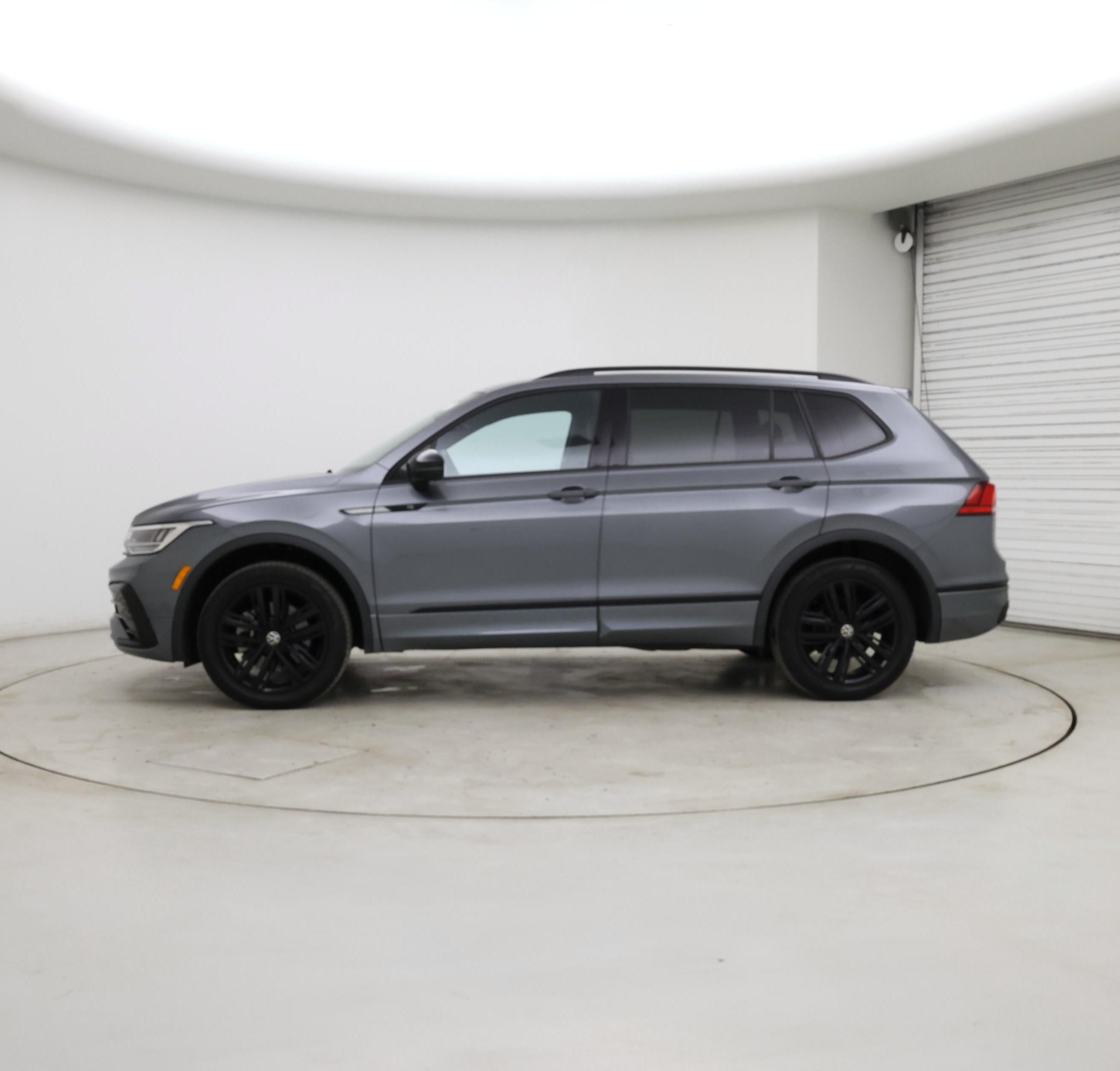 Thumbnail: 2022 Volkswagen Tiguan - 3