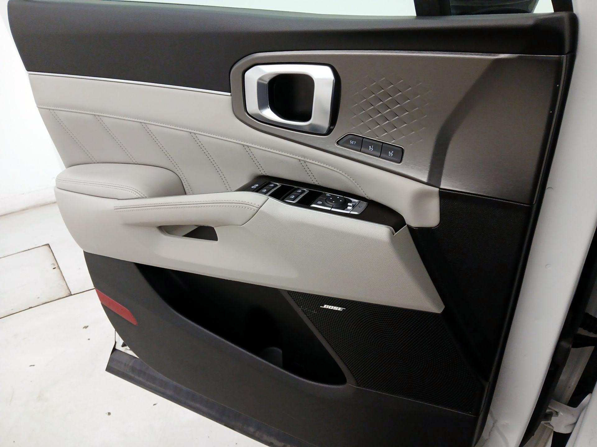 Thumbnail: 2023 Kia Sorento - 12