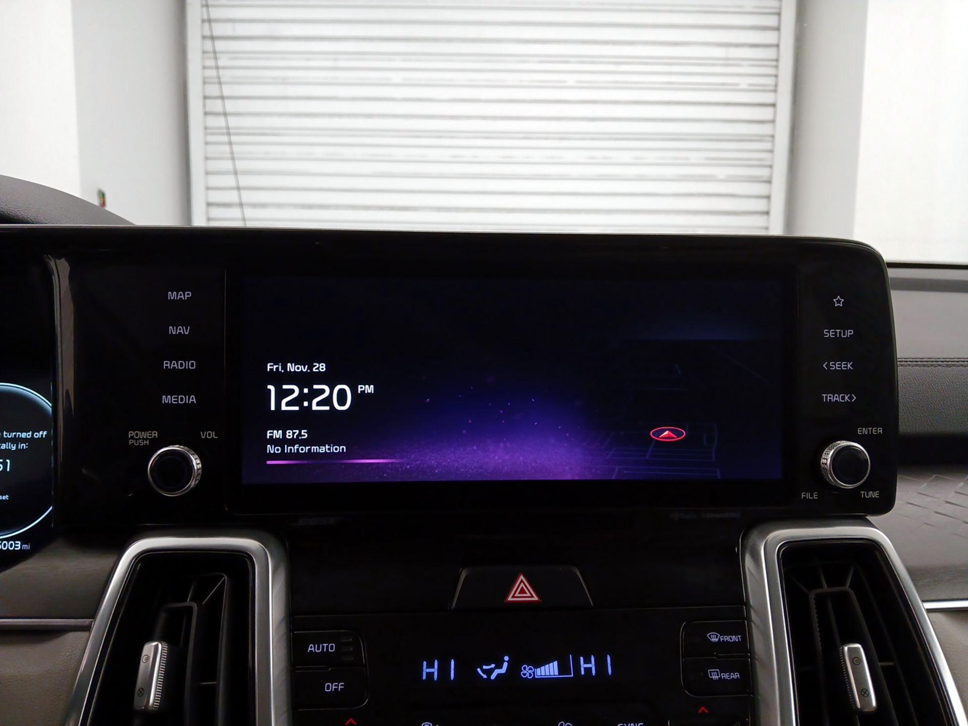 Thumbnail: 2023 Kia Sorento - 16