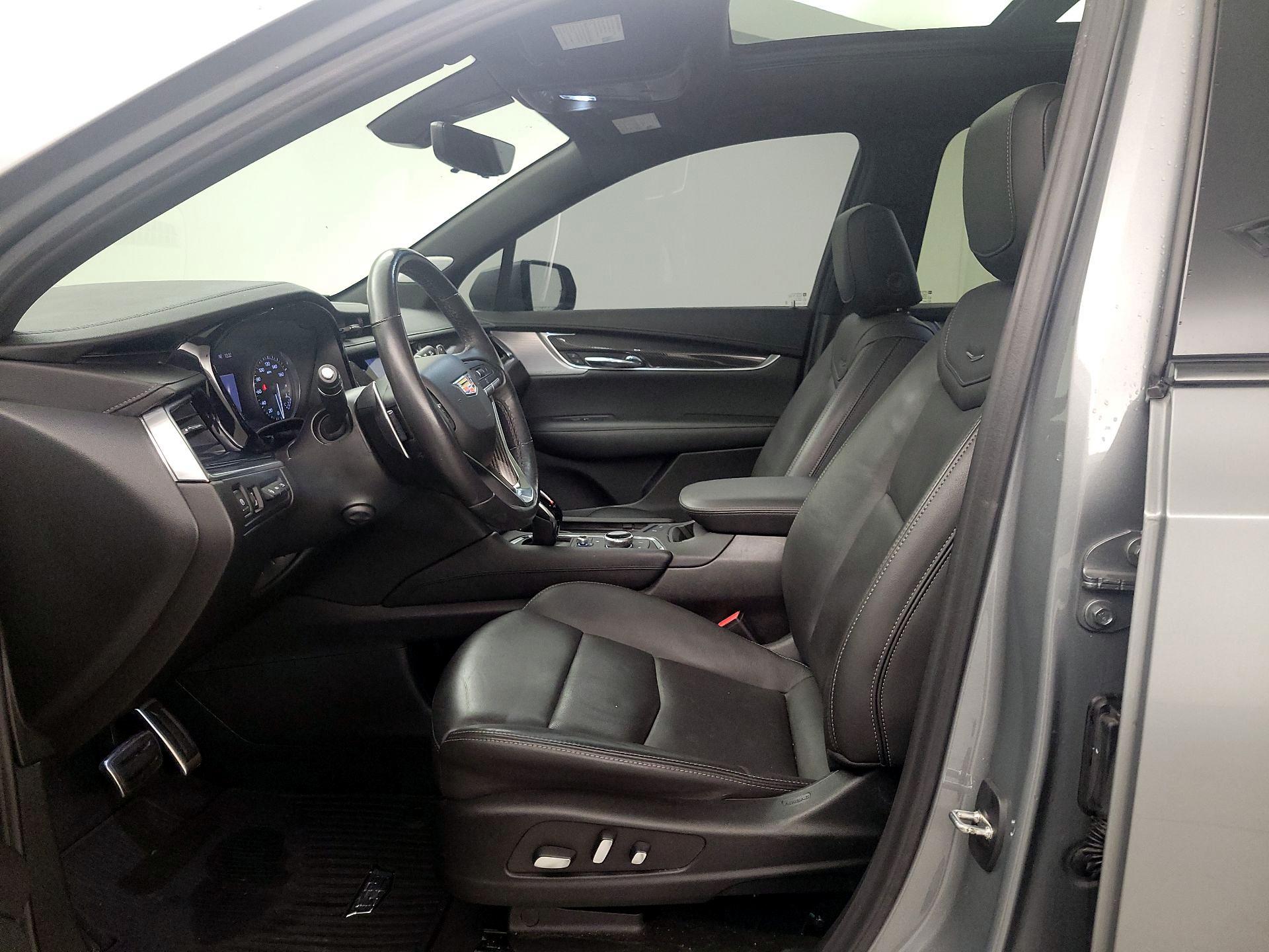 Thumbnail: 2023 Cadillac XT6 - 11