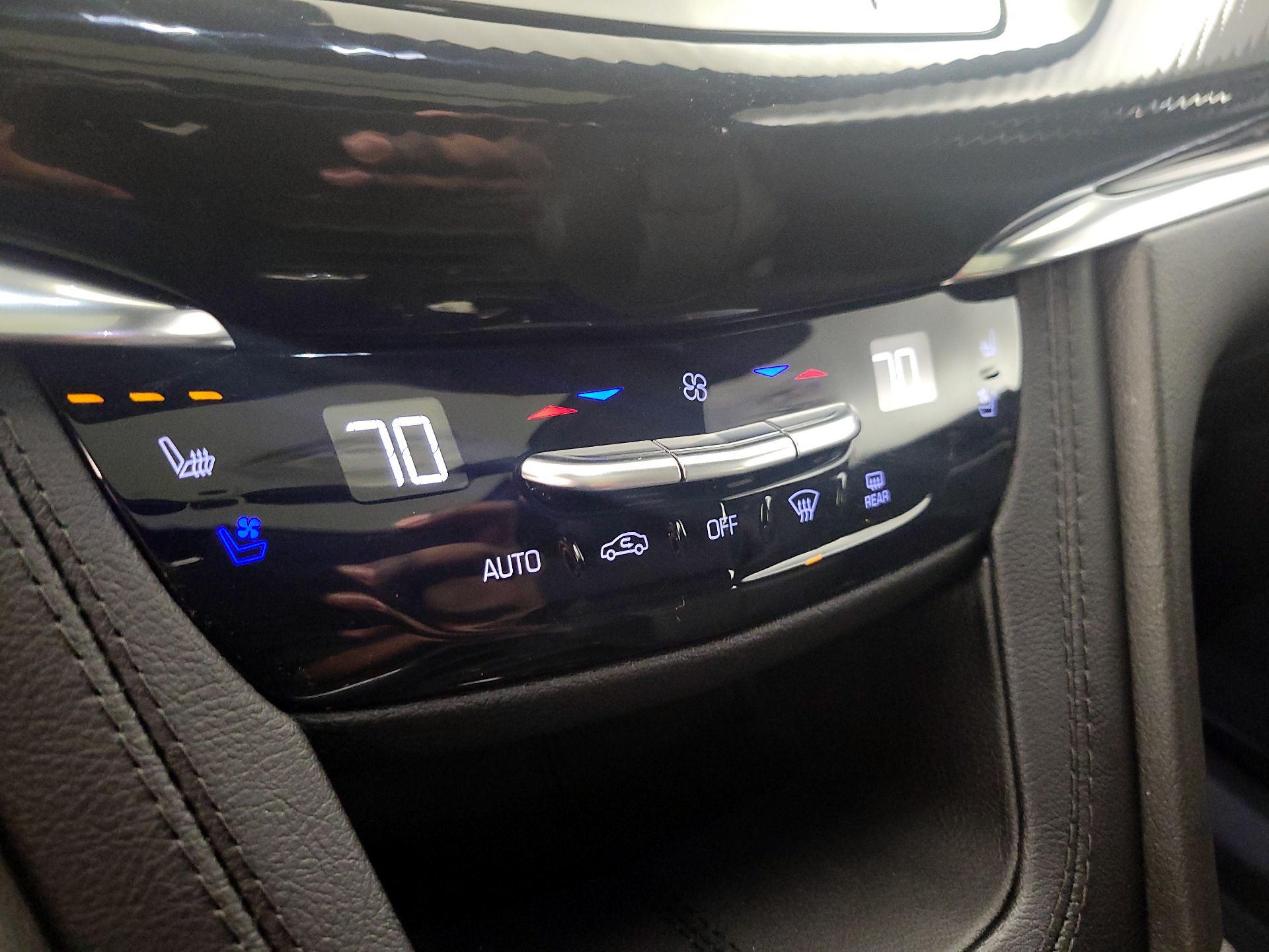 Thumbnail: 2023 Cadillac XT6 - 17