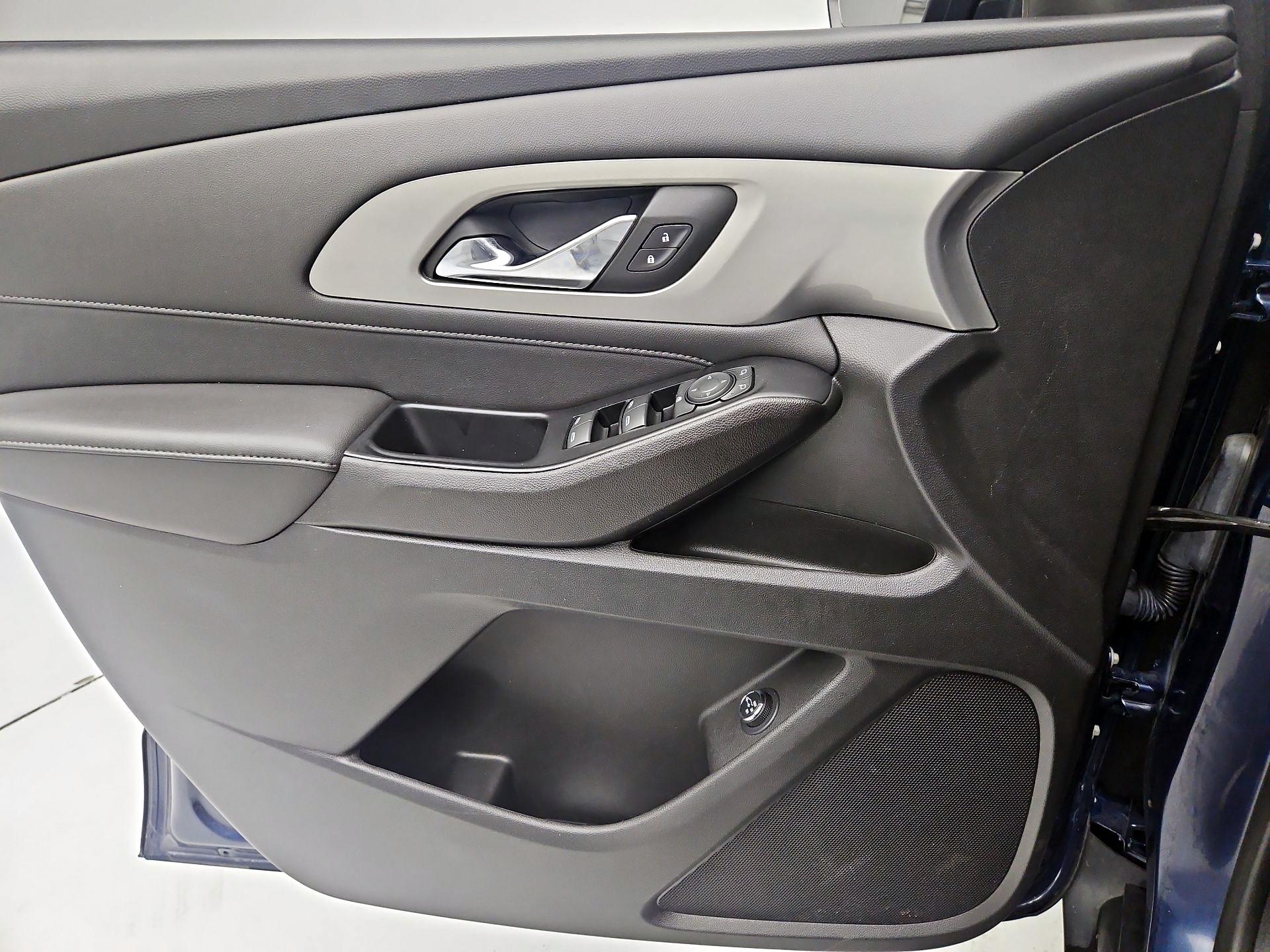 Thumbnail: 2023 Chevrolet Traverse - 12