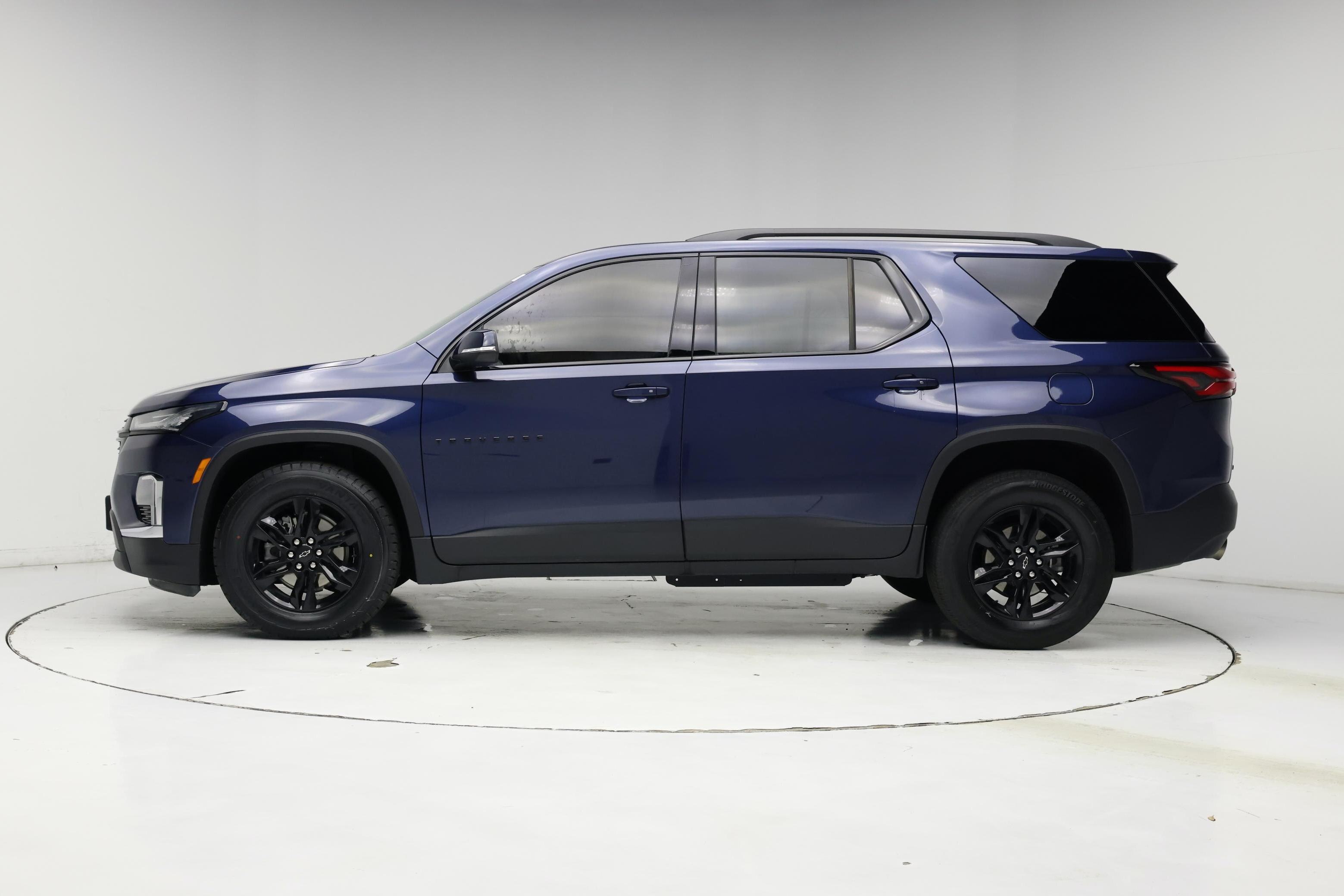 Thumbnail: 2023 Chevrolet Traverse - 3