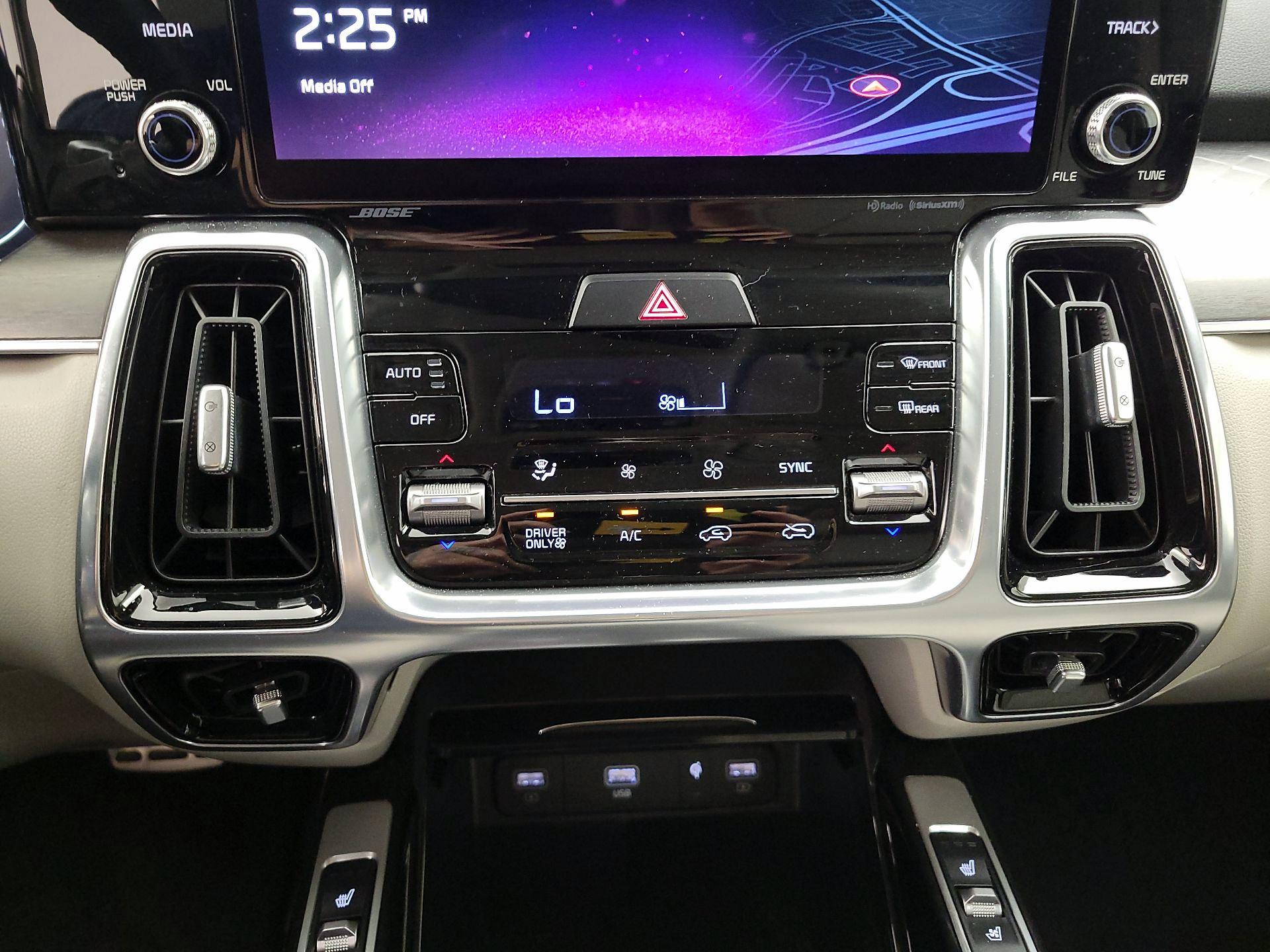 Thumbnail: 2023 Kia Sorento - 17