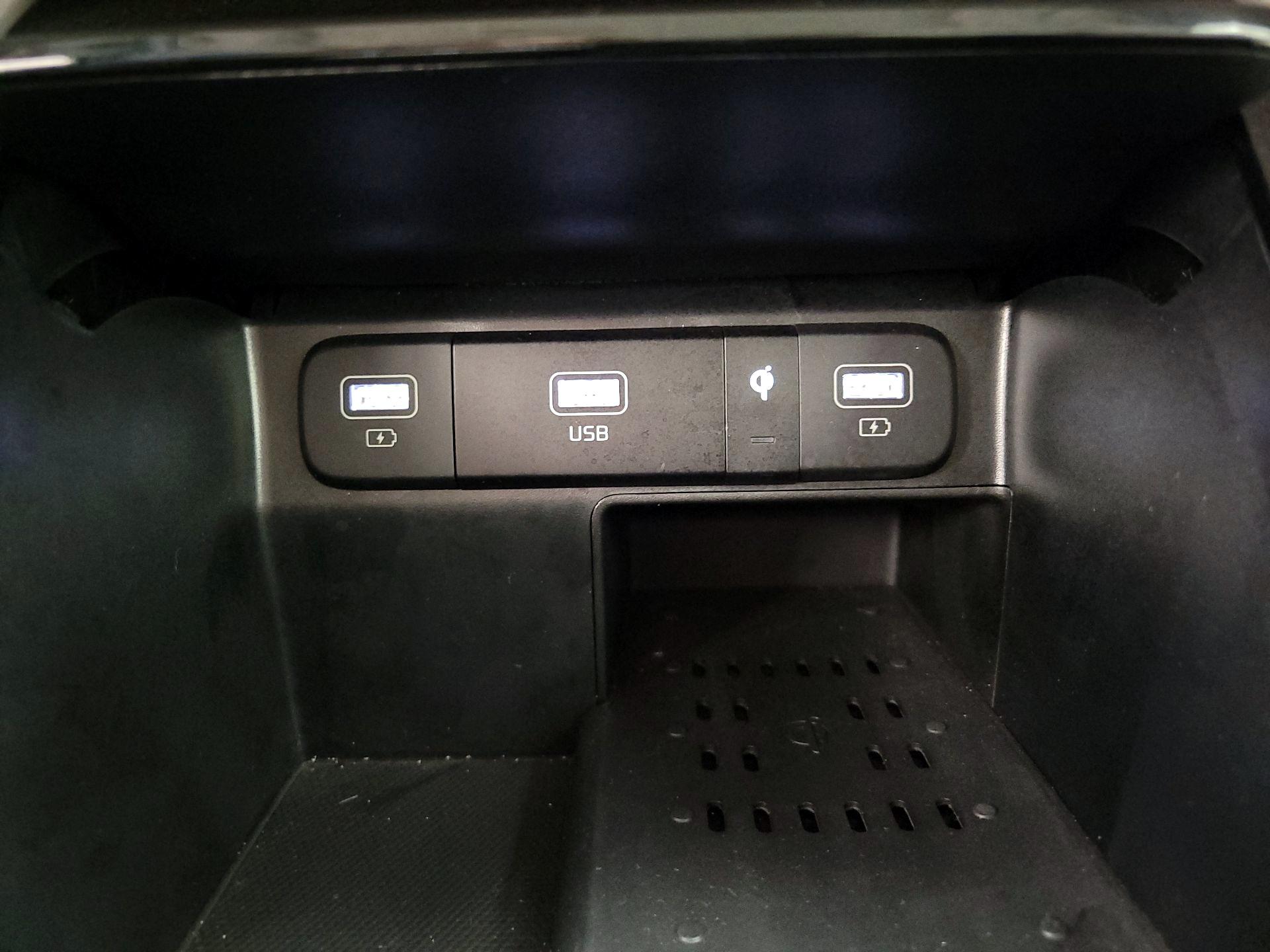 Thumbnail: 2023 Kia Sorento - 19