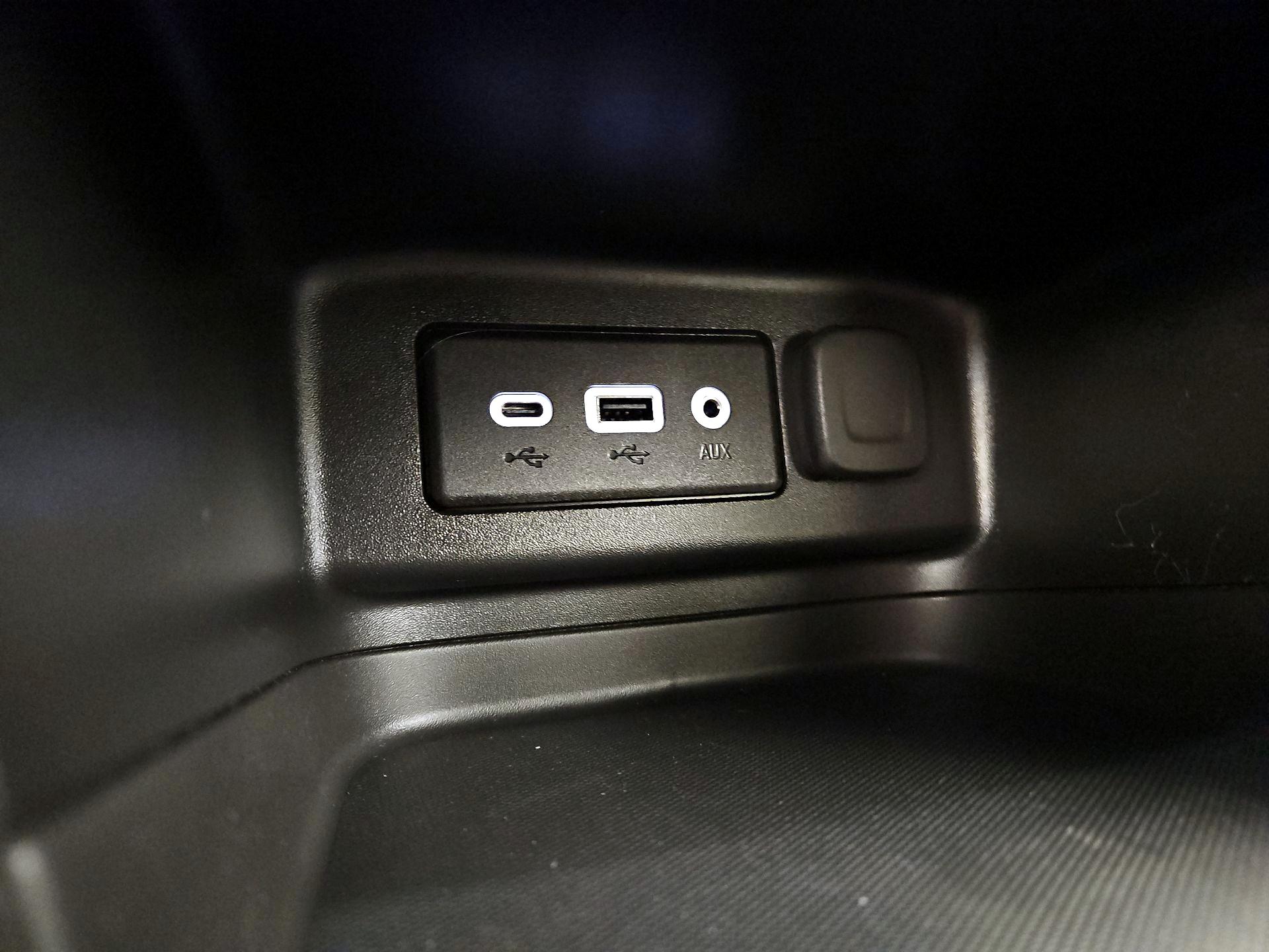 Thumbnail: 2022 Chevrolet Equinox - 18