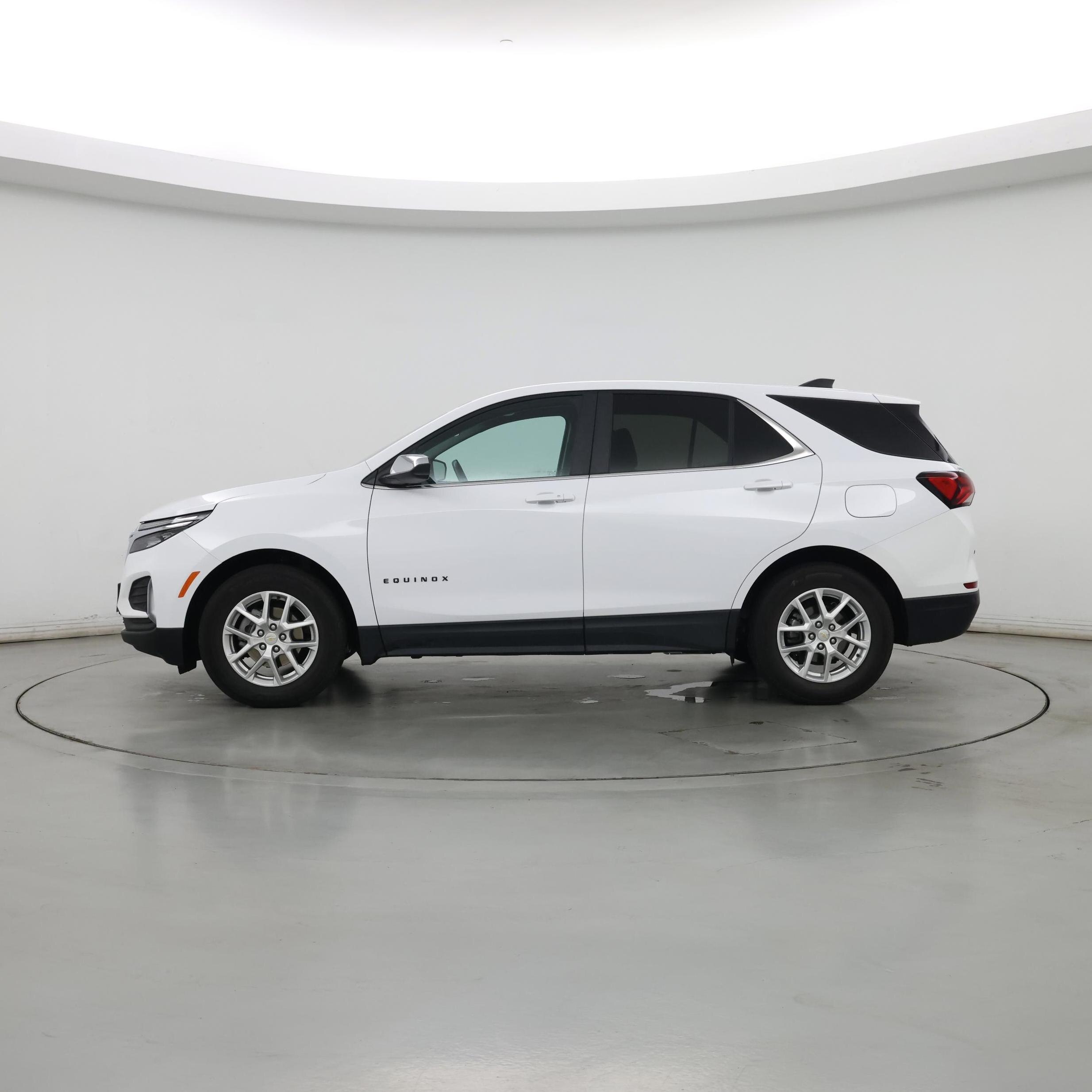 Thumbnail: 2022 Chevrolet Equinox - 3