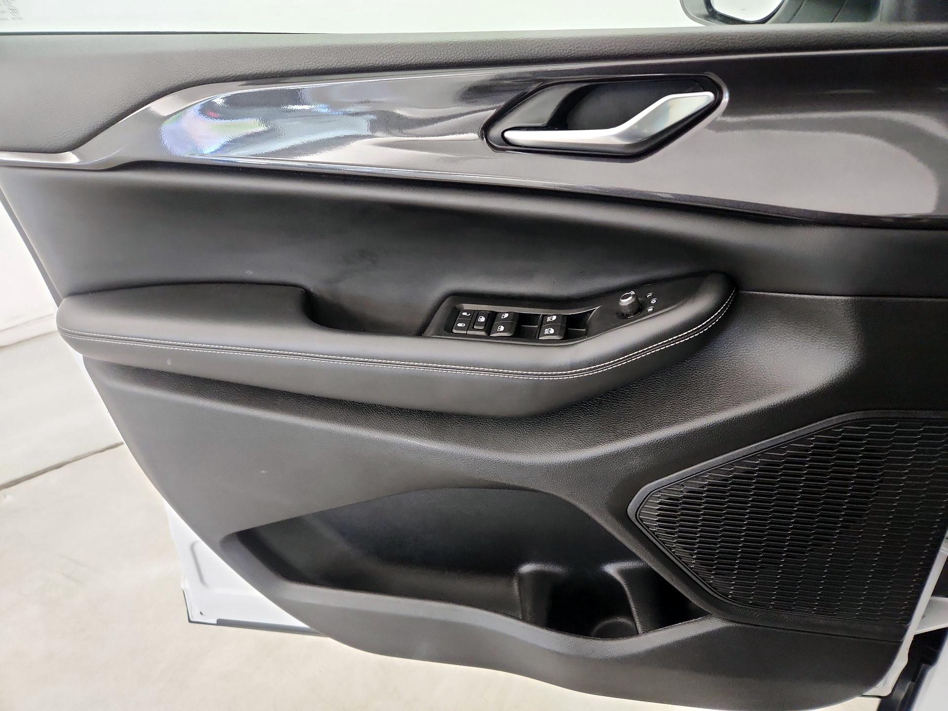 Thumbnail: 2023 Jeep Grand Cherokee - 12