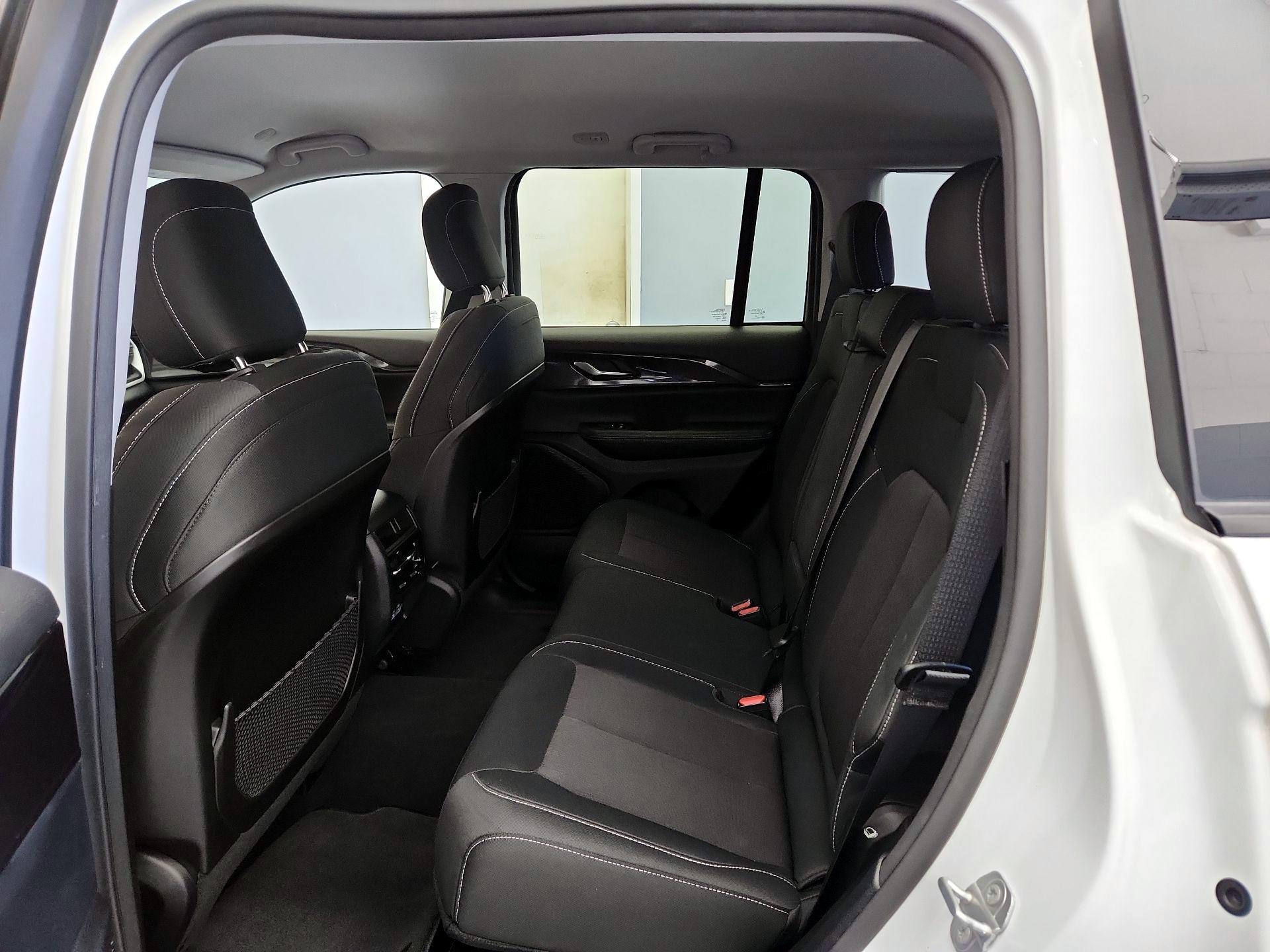 Thumbnail: 2023 Jeep Grand Cherokee - 19