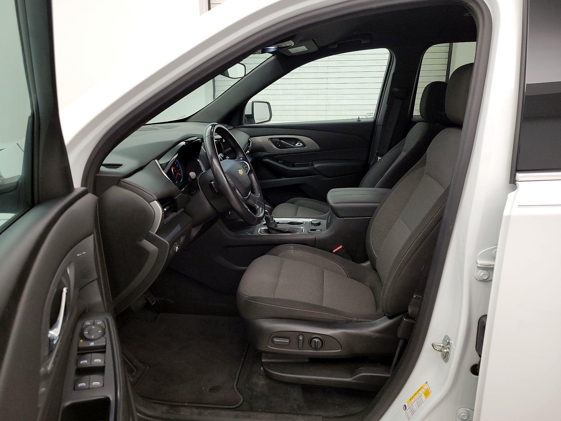 Thumbnail: 2022 Chevrolet Traverse - 11