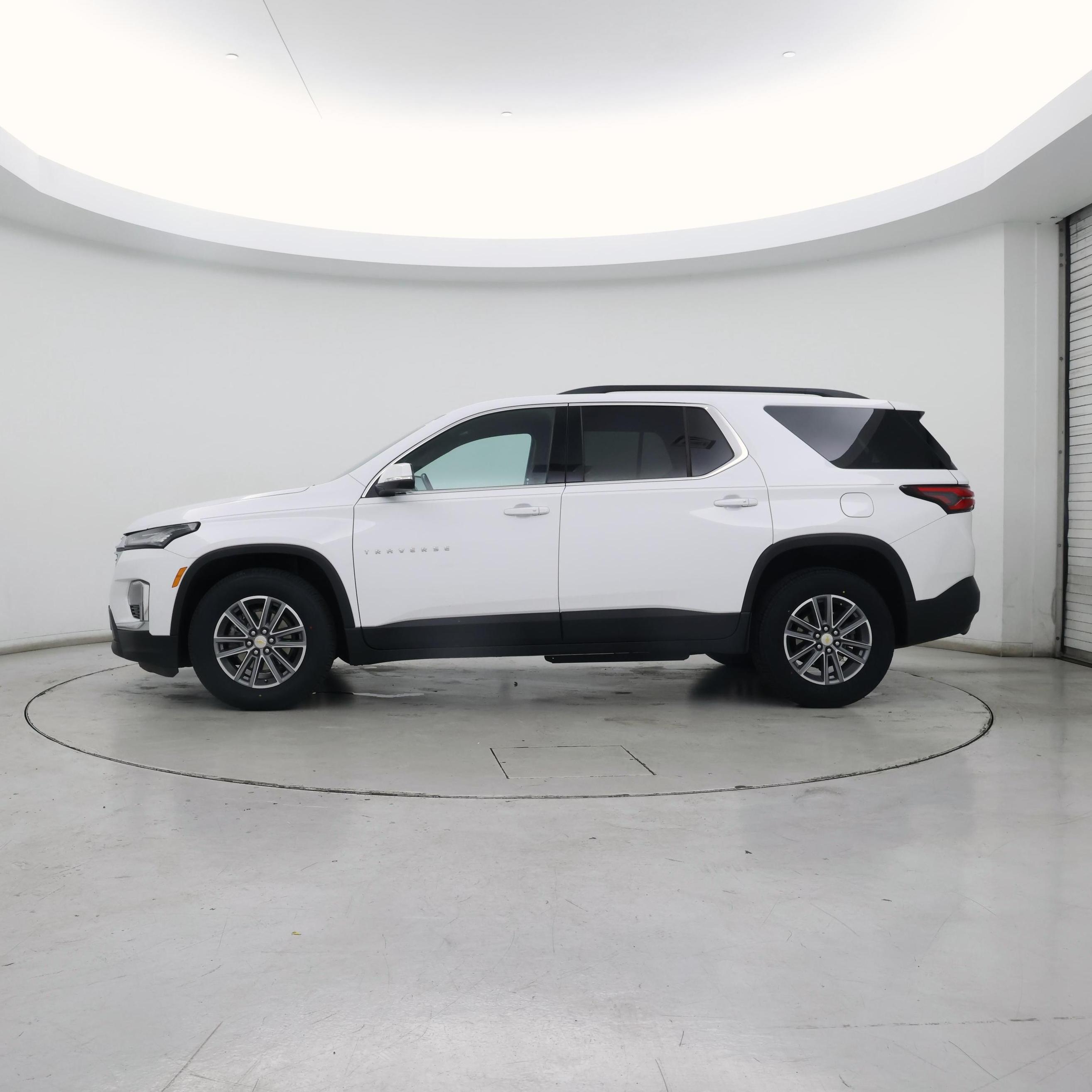 Thumbnail: 2022 Chevrolet Traverse - 3