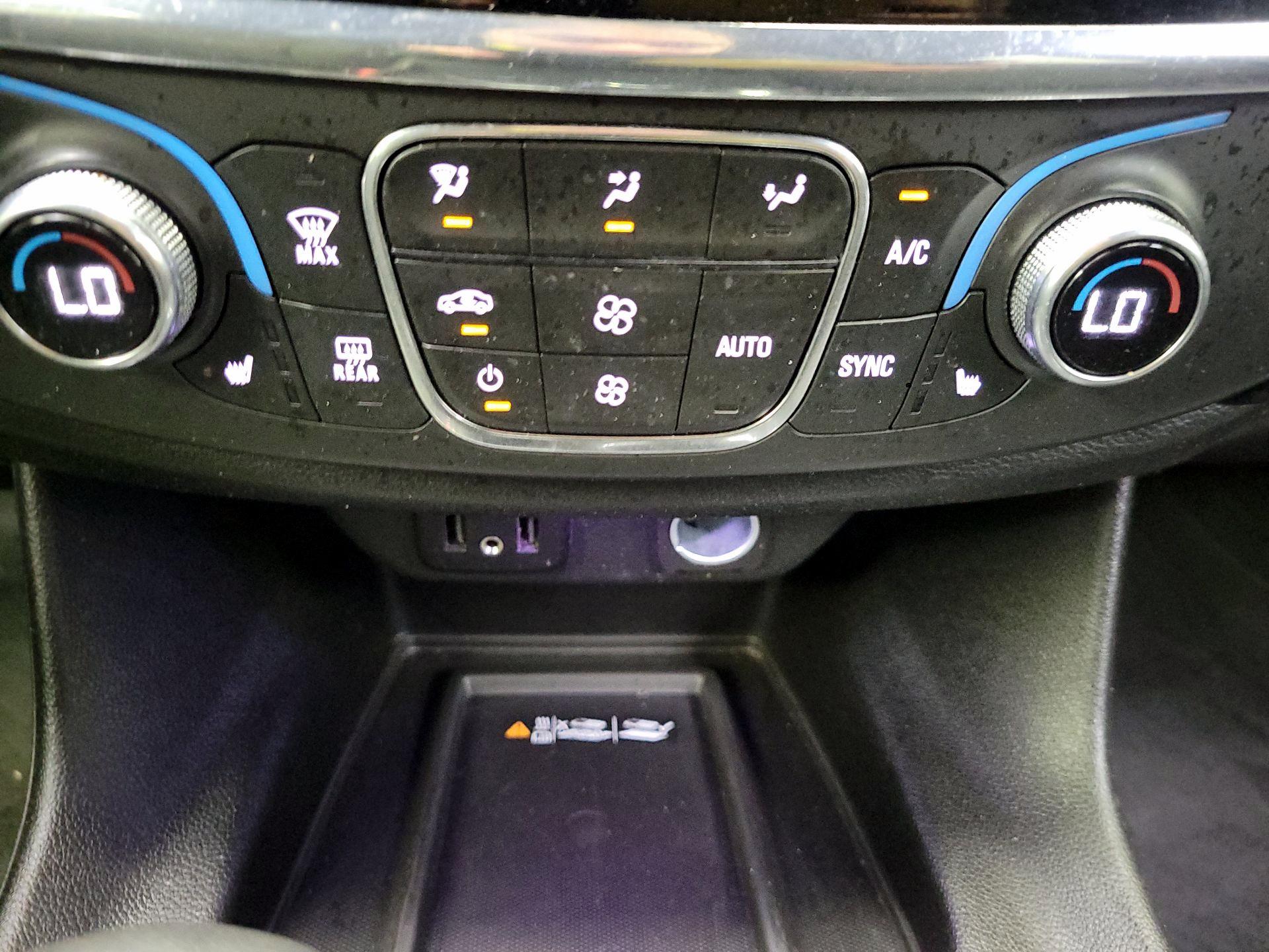 Thumbnail: 2022 Chevrolet Traverse - 17