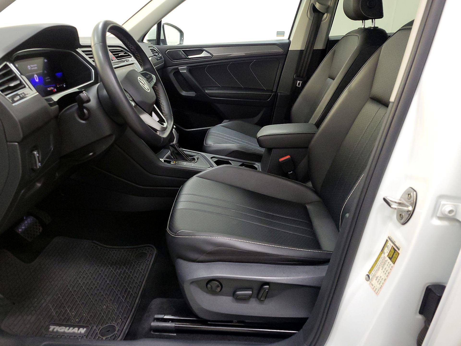 Thumbnail: 2022 Volkswagen Tiguan - 11