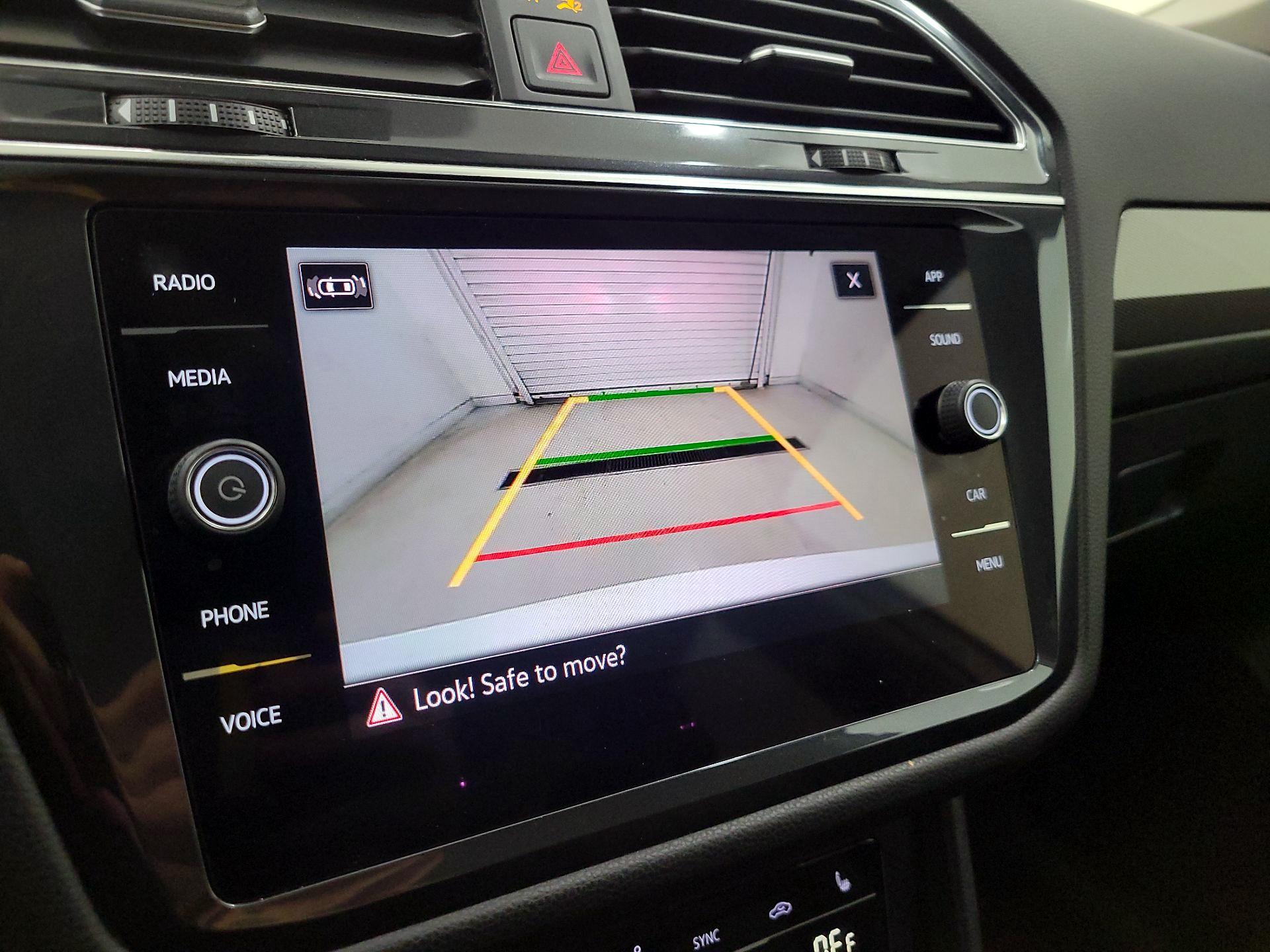 Thumbnail: 2022 Volkswagen Tiguan - 14