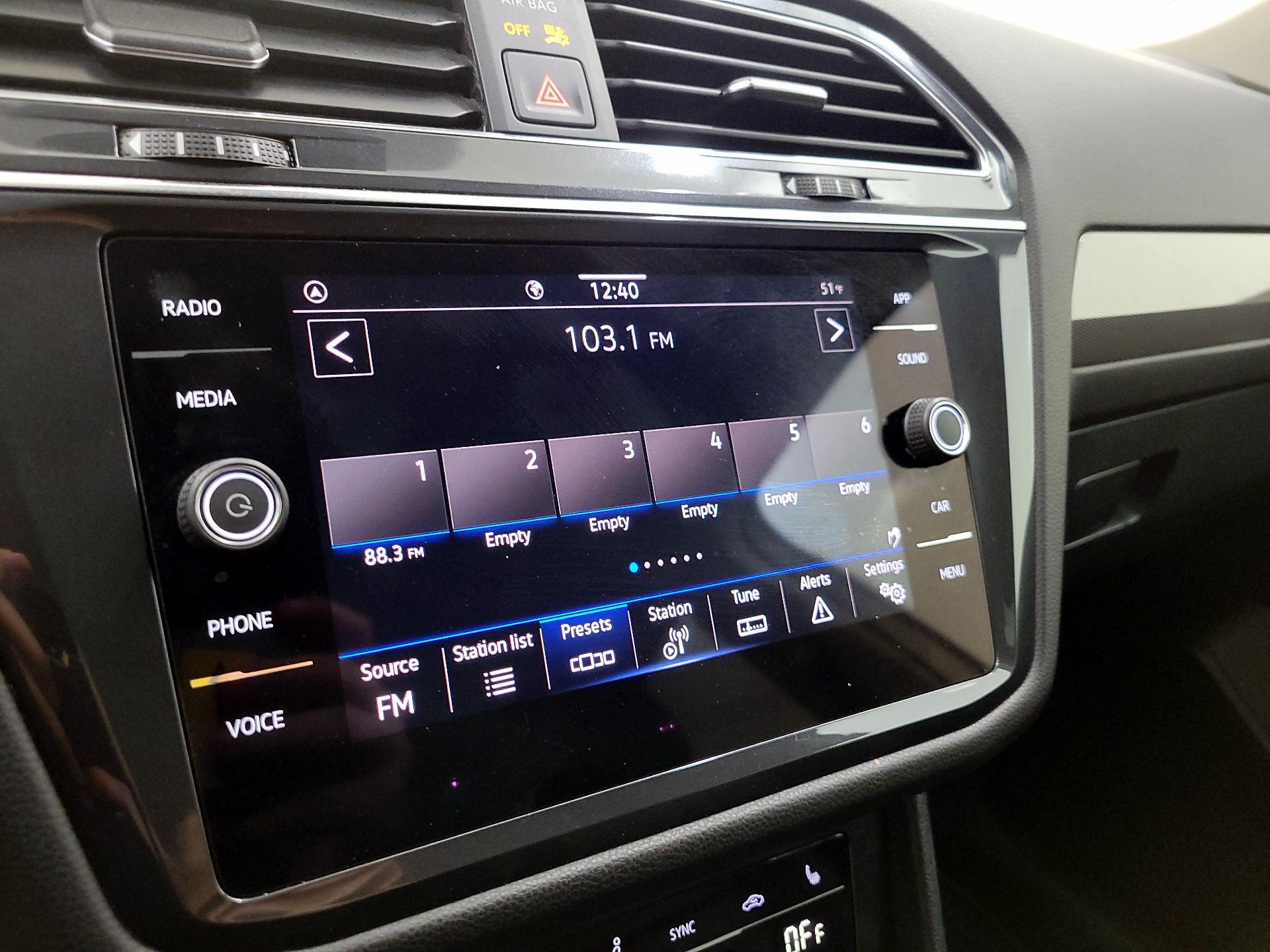 Thumbnail: 2022 Volkswagen Tiguan - 15