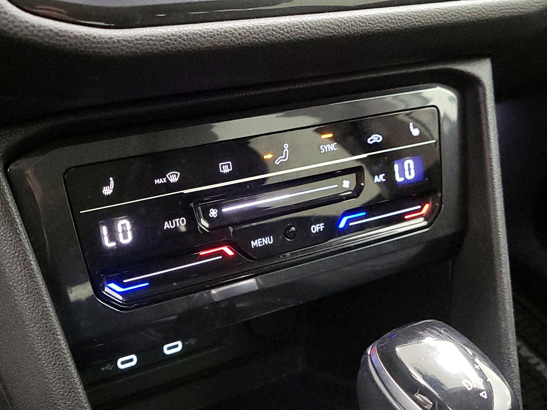 Thumbnail: 2022 Volkswagen Tiguan - 16