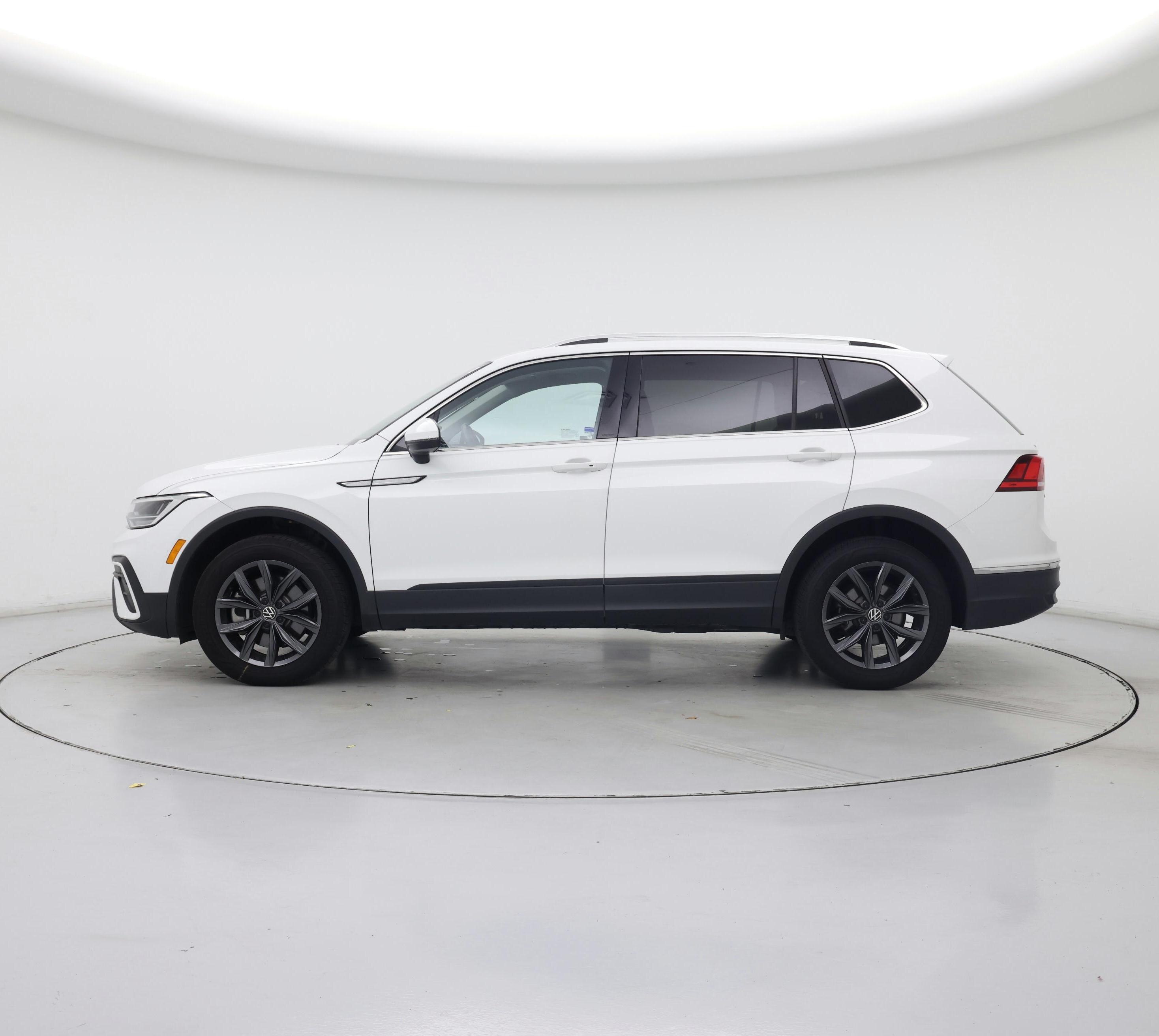 Thumbnail: 2022 Volkswagen Tiguan - 3