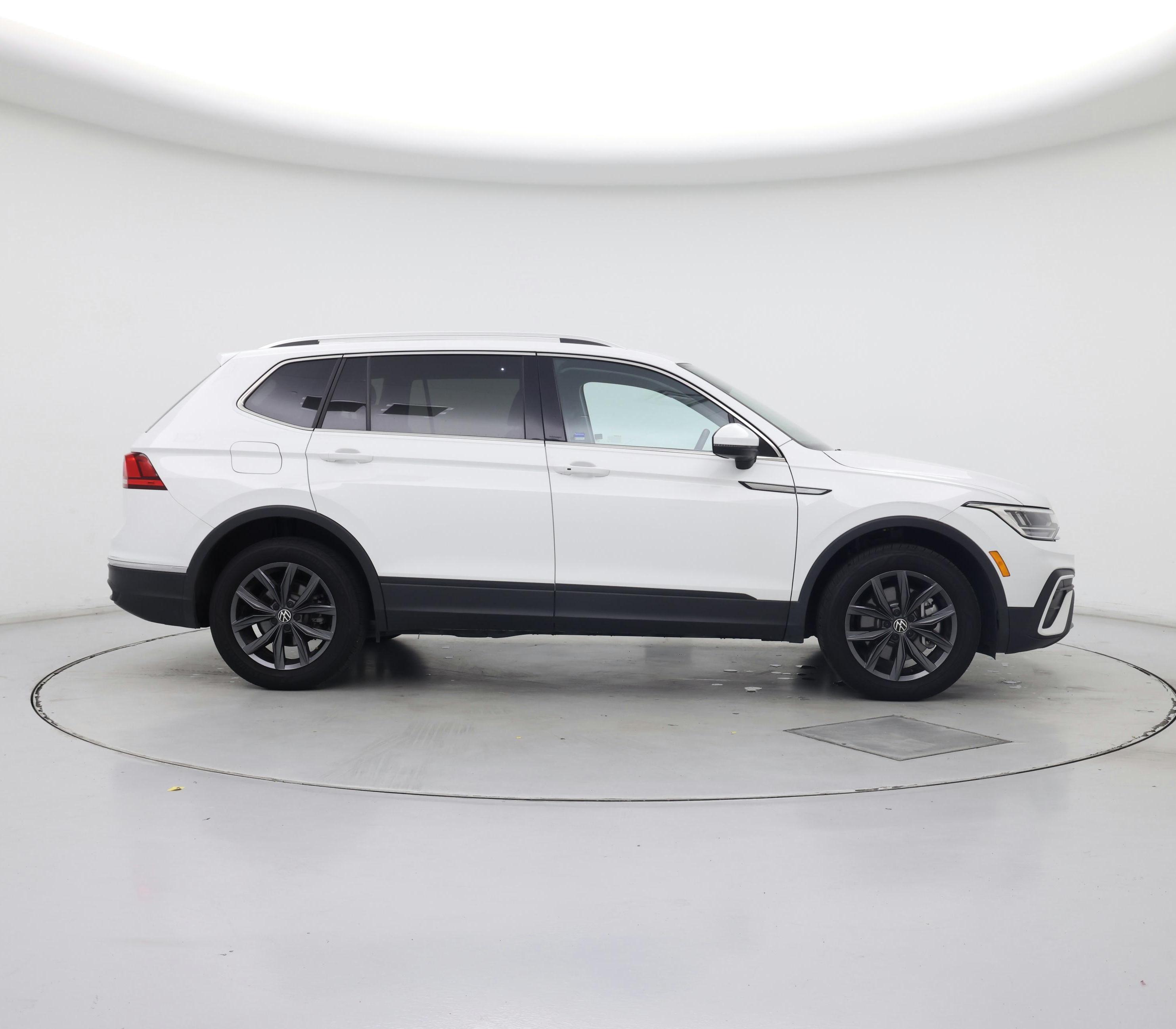 Thumbnail: 2022 Volkswagen Tiguan - 7