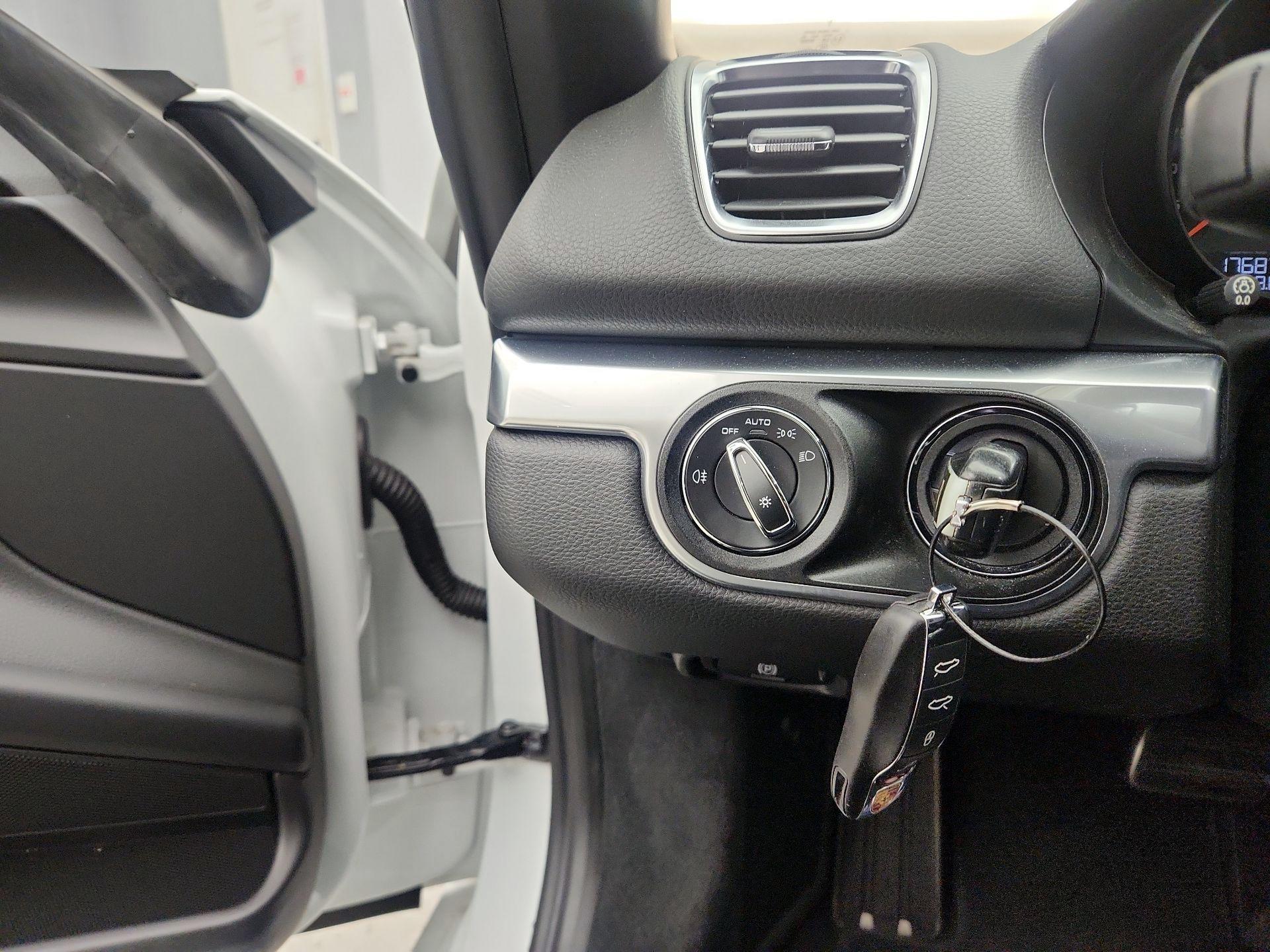 Thumbnail: 2015 Porsche Boxster - 13